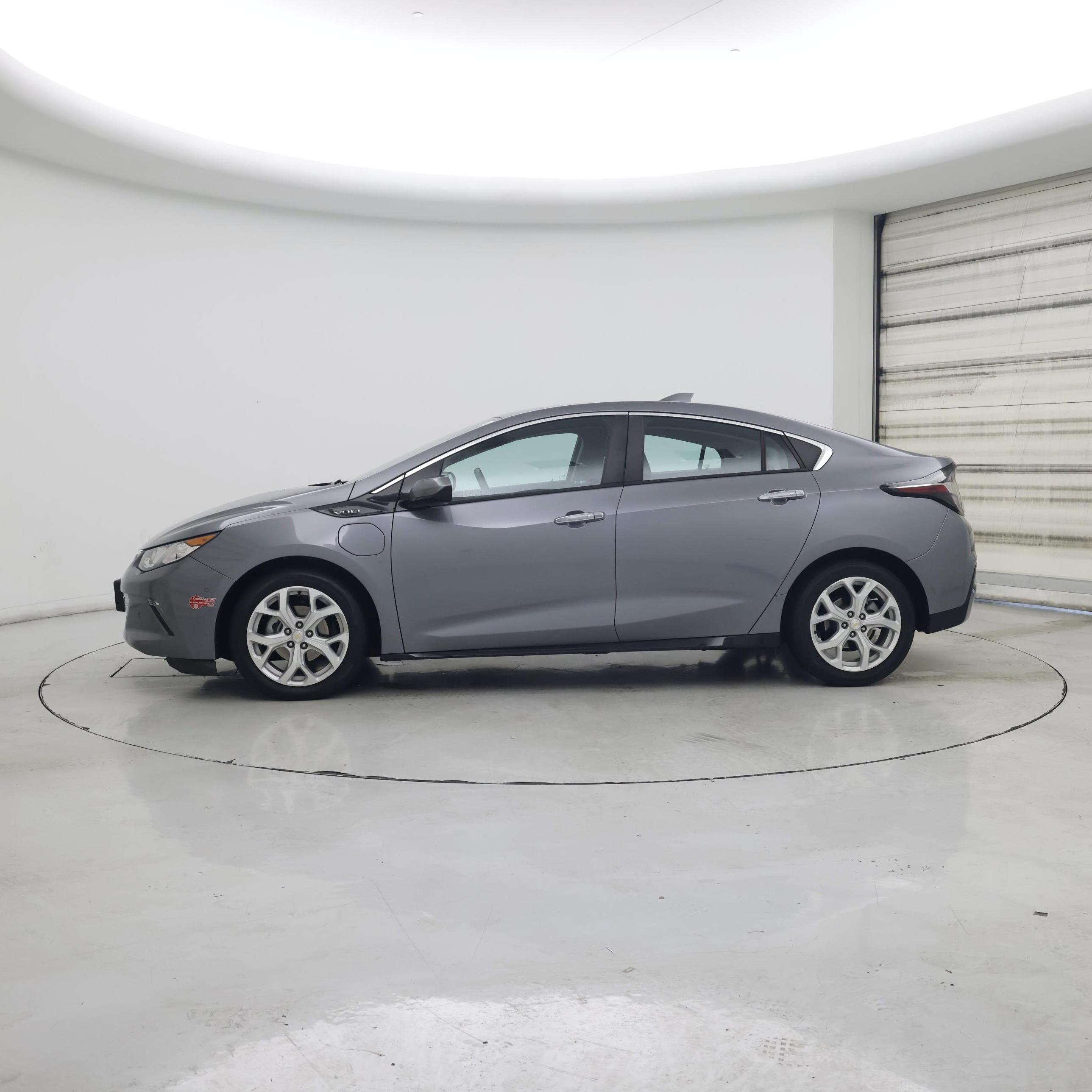 Thumbnail: 2018 Chevrolet Volt - 3