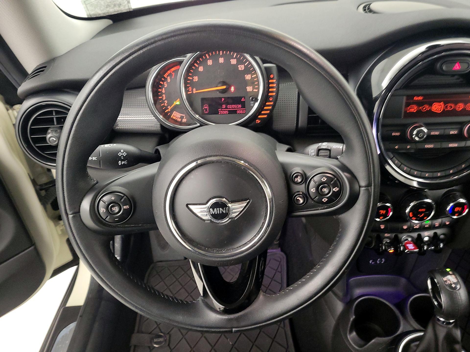Thumbnail: 2015 MINI Cooper Hardtop - 10