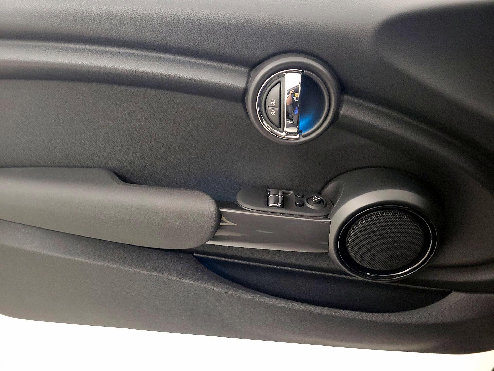 Thumbnail: 2015 MINI Cooper Hardtop - 12