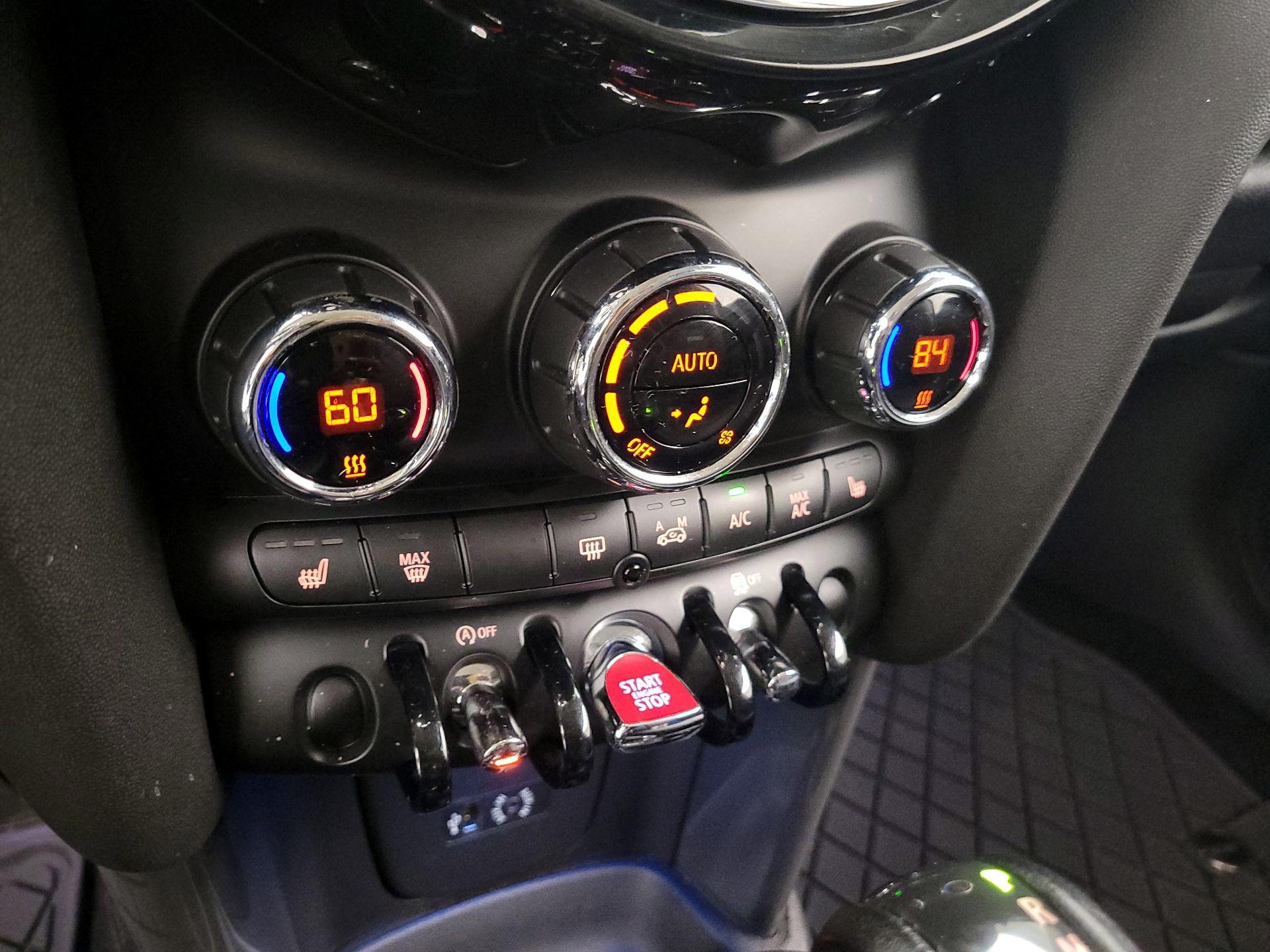 Thumbnail: 2015 MINI Cooper Hardtop - 14