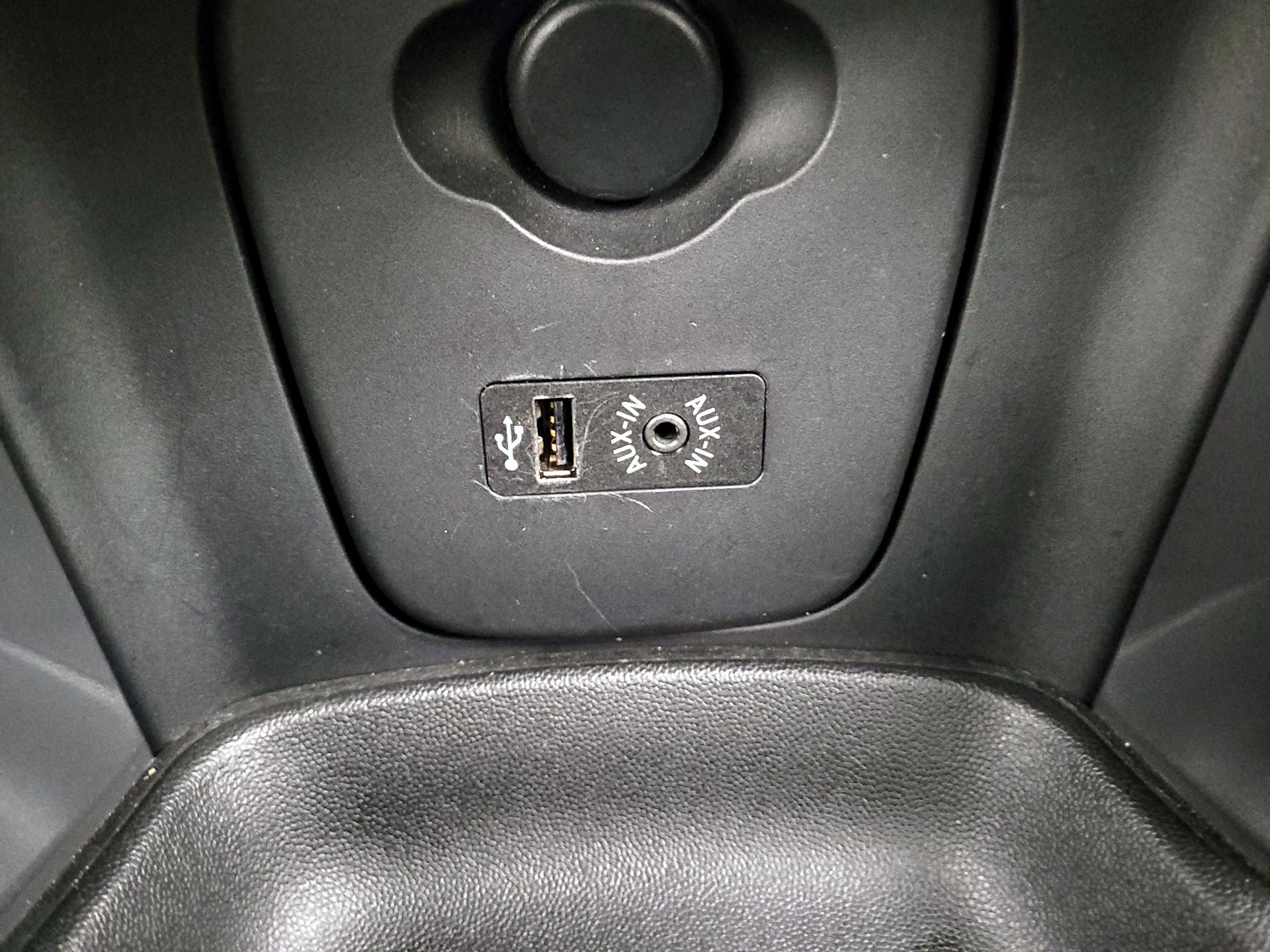 Thumbnail: 2015 MINI Cooper Hardtop - 16