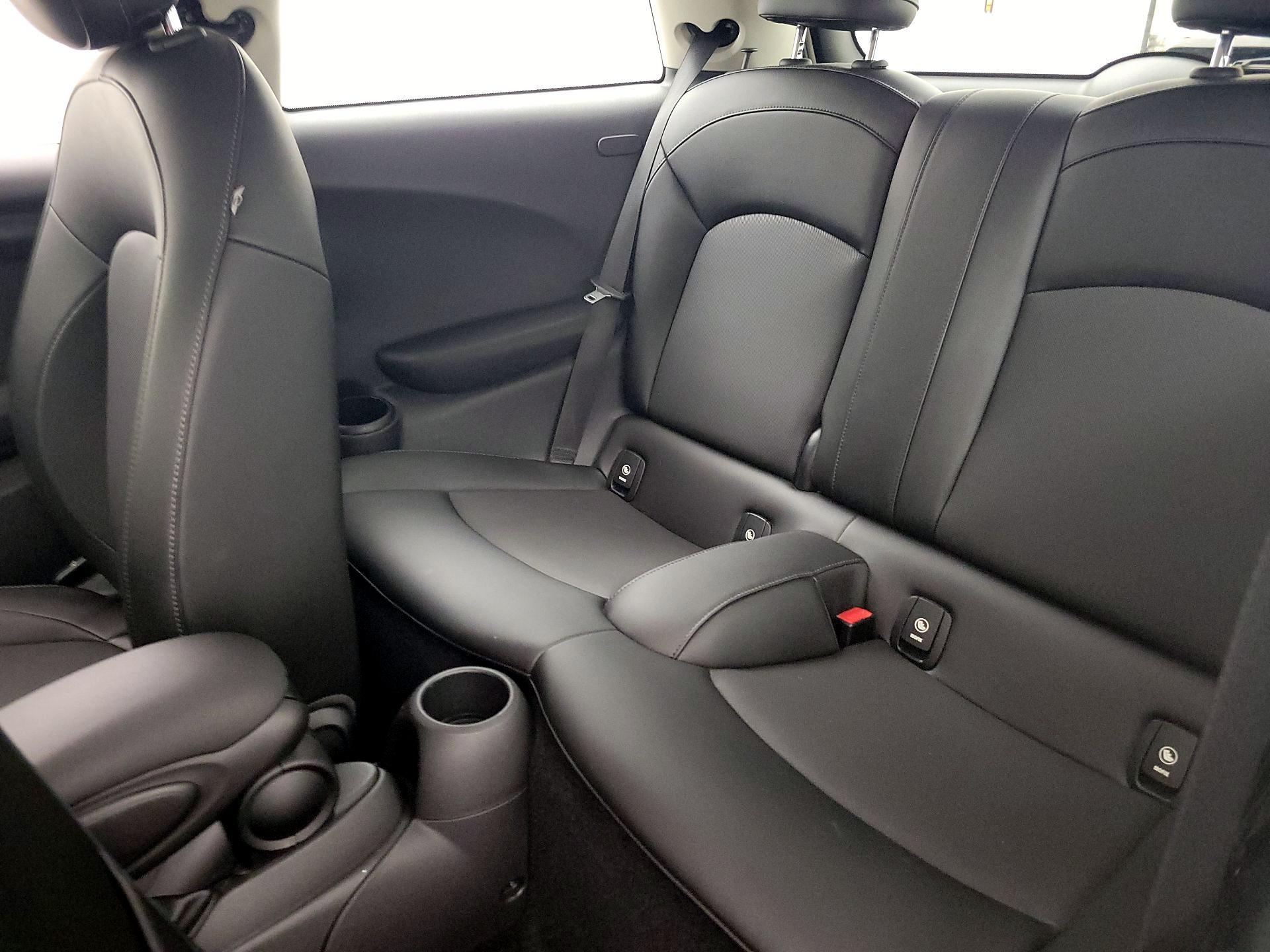 Thumbnail: 2015 MINI Cooper Hardtop - 17