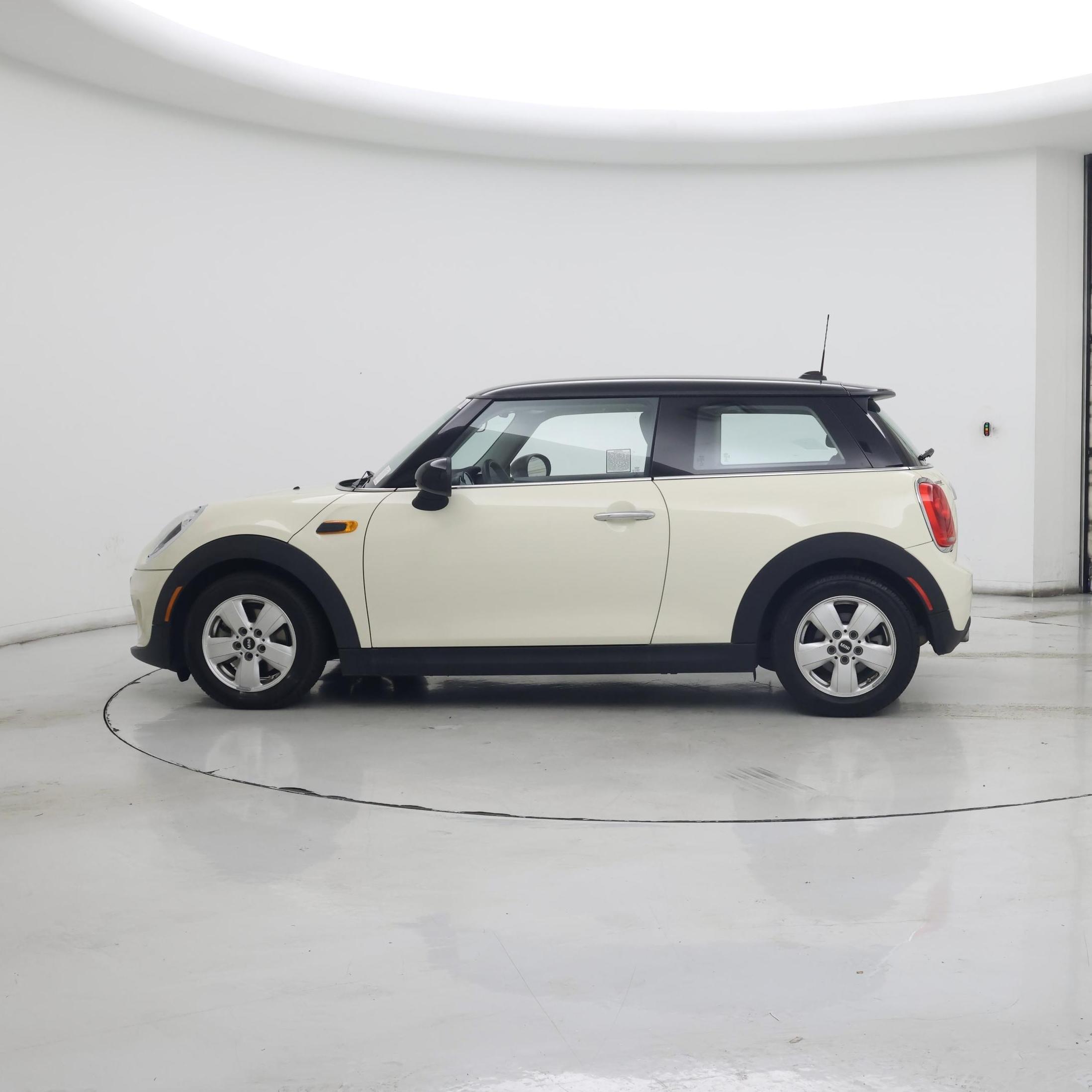 Thumbnail: 2015 MINI Cooper Hardtop - 3