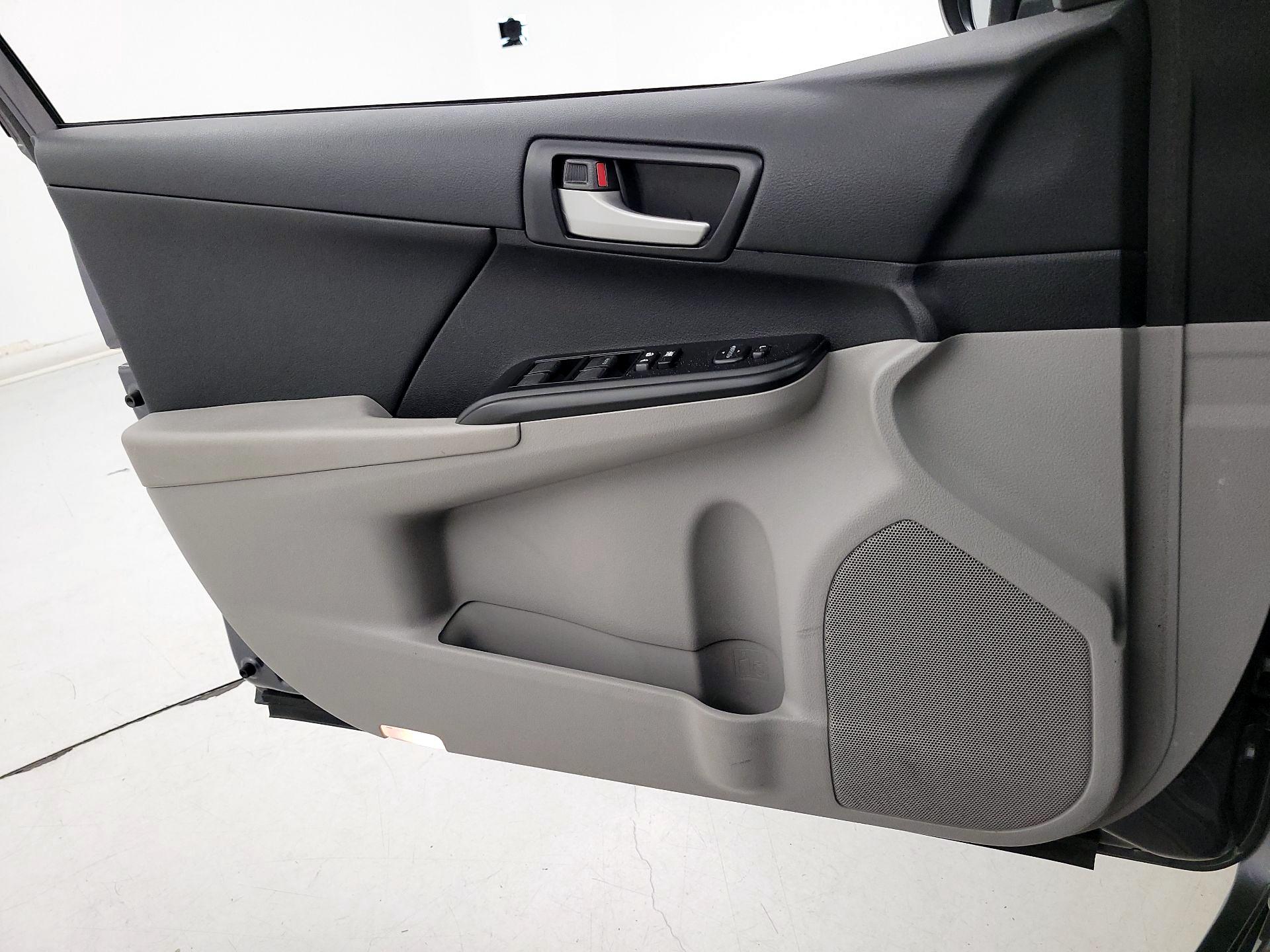 Thumbnail: 2014 Toyota Camry - 12