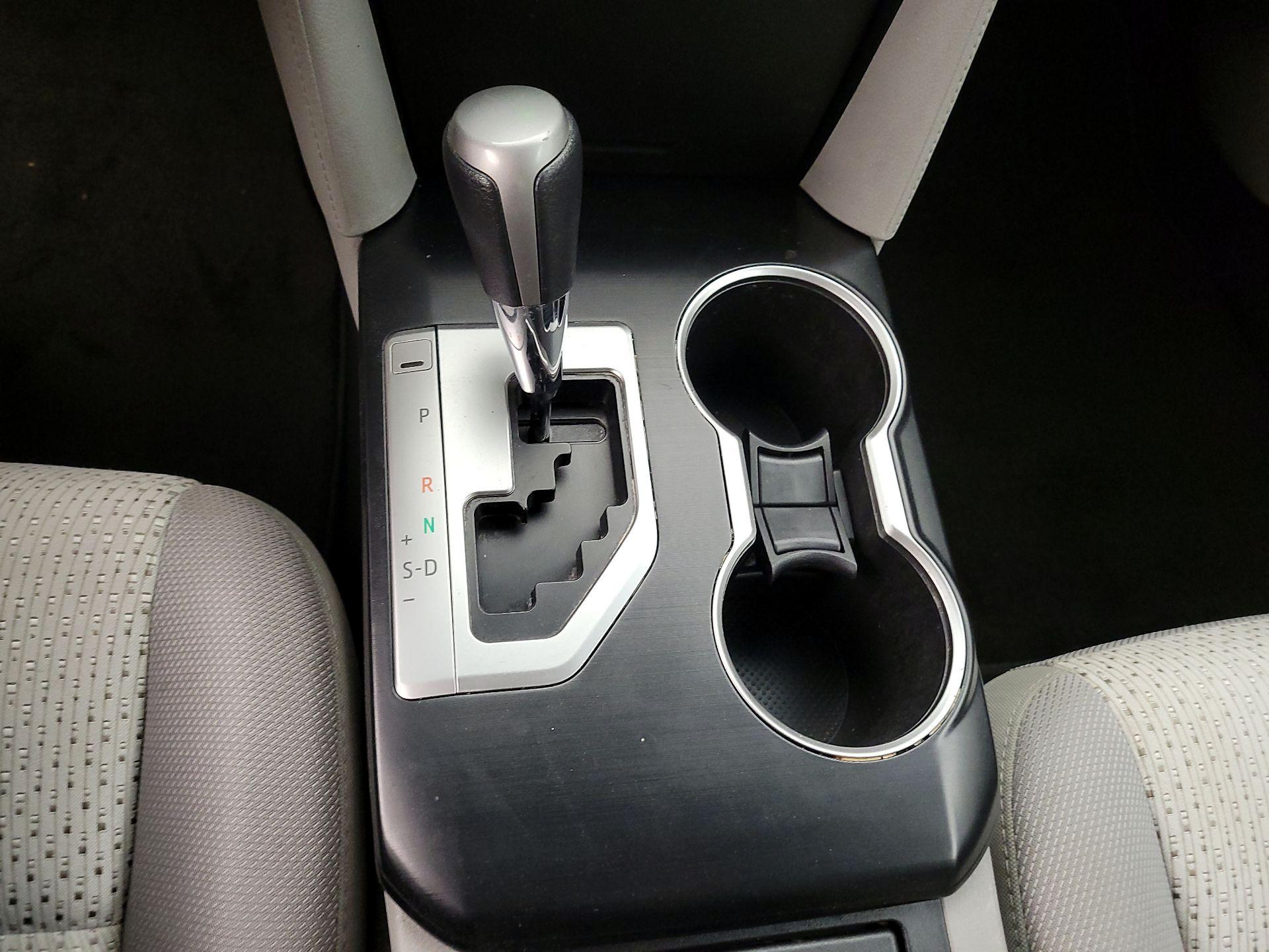 Thumbnail: 2014 Toyota Camry - 16