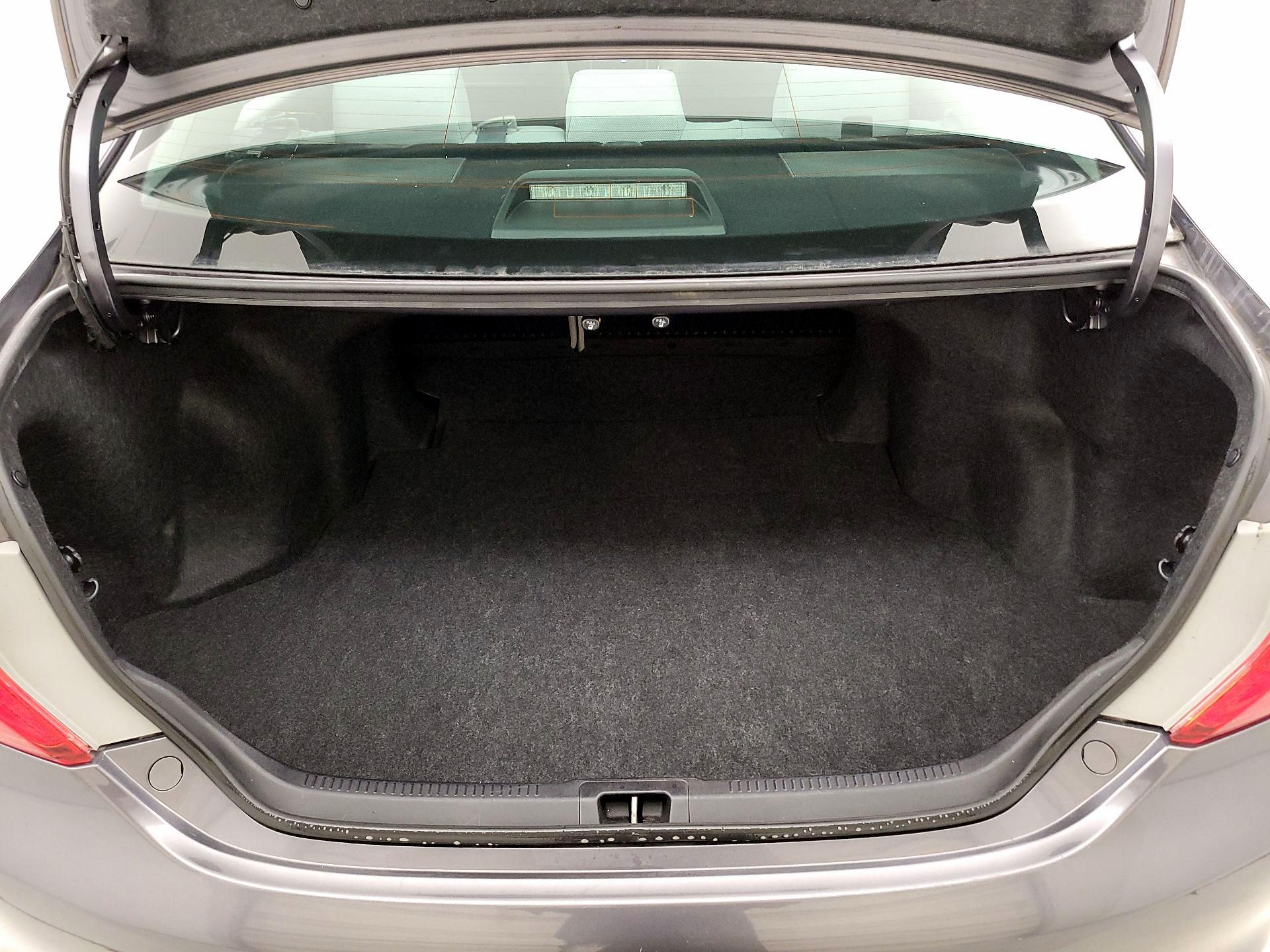 Thumbnail: 2014 Toyota Camry - 18