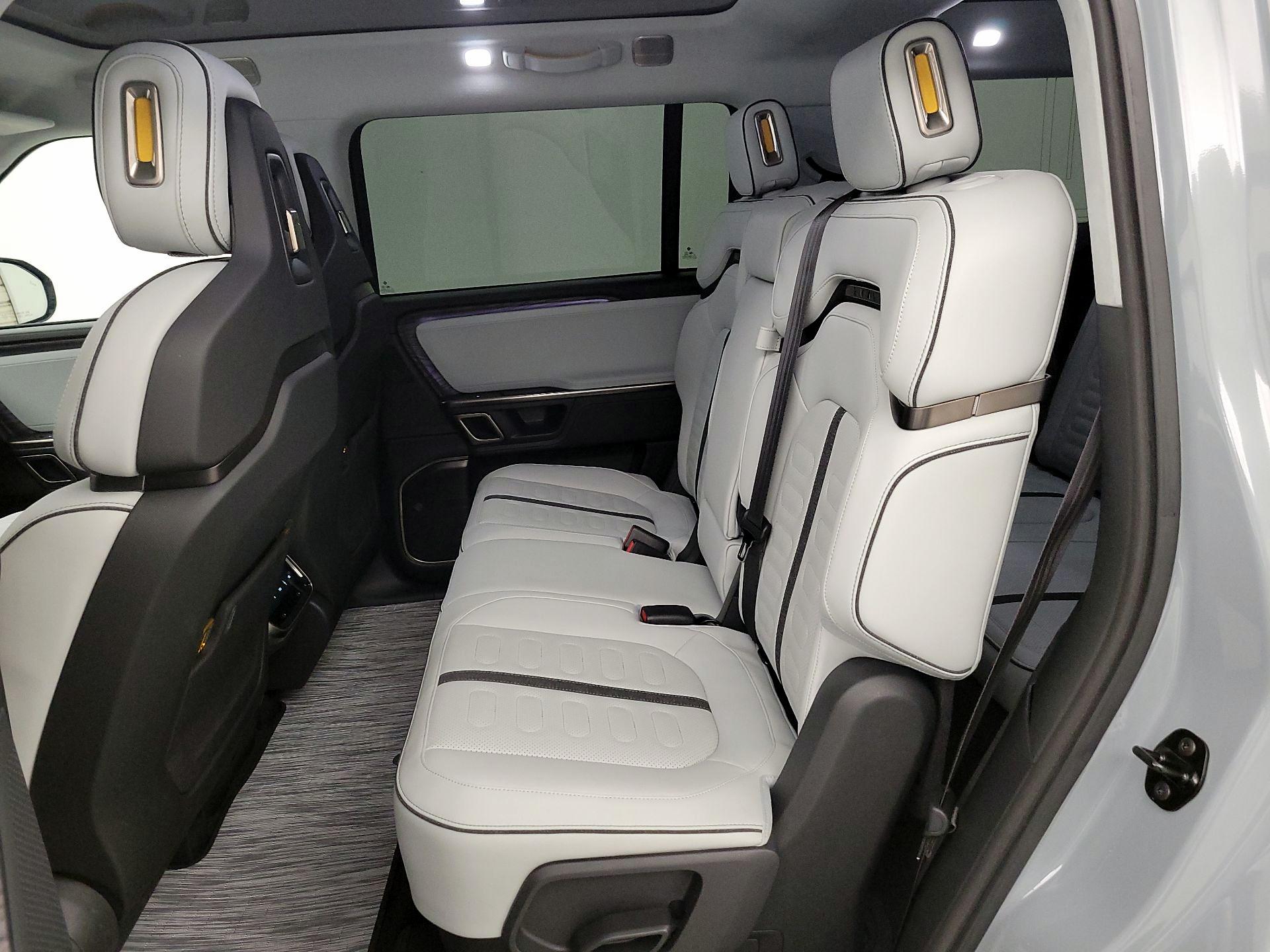 Thumbnail: 2023 Rivian R1S - 17