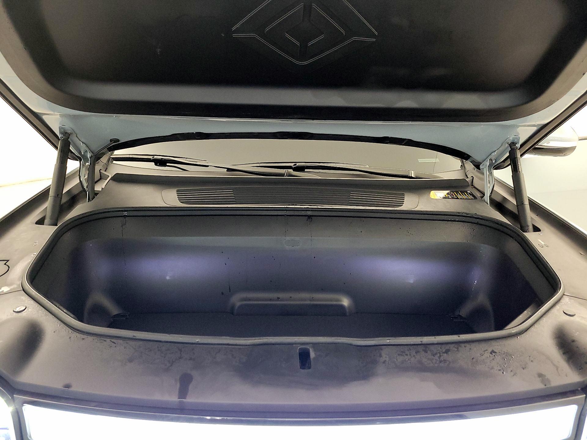 Thumbnail: 2023 Rivian R1S - 19