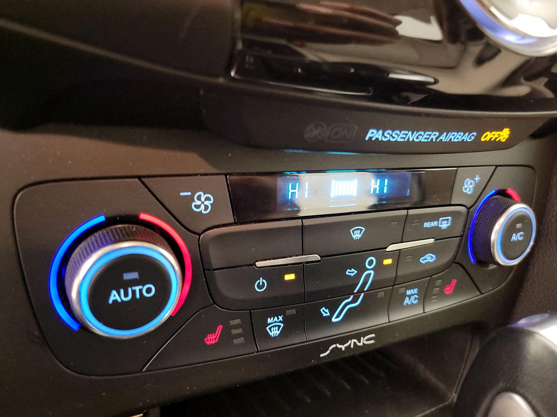 Thumbnail: 2015 Ford Focus - 15