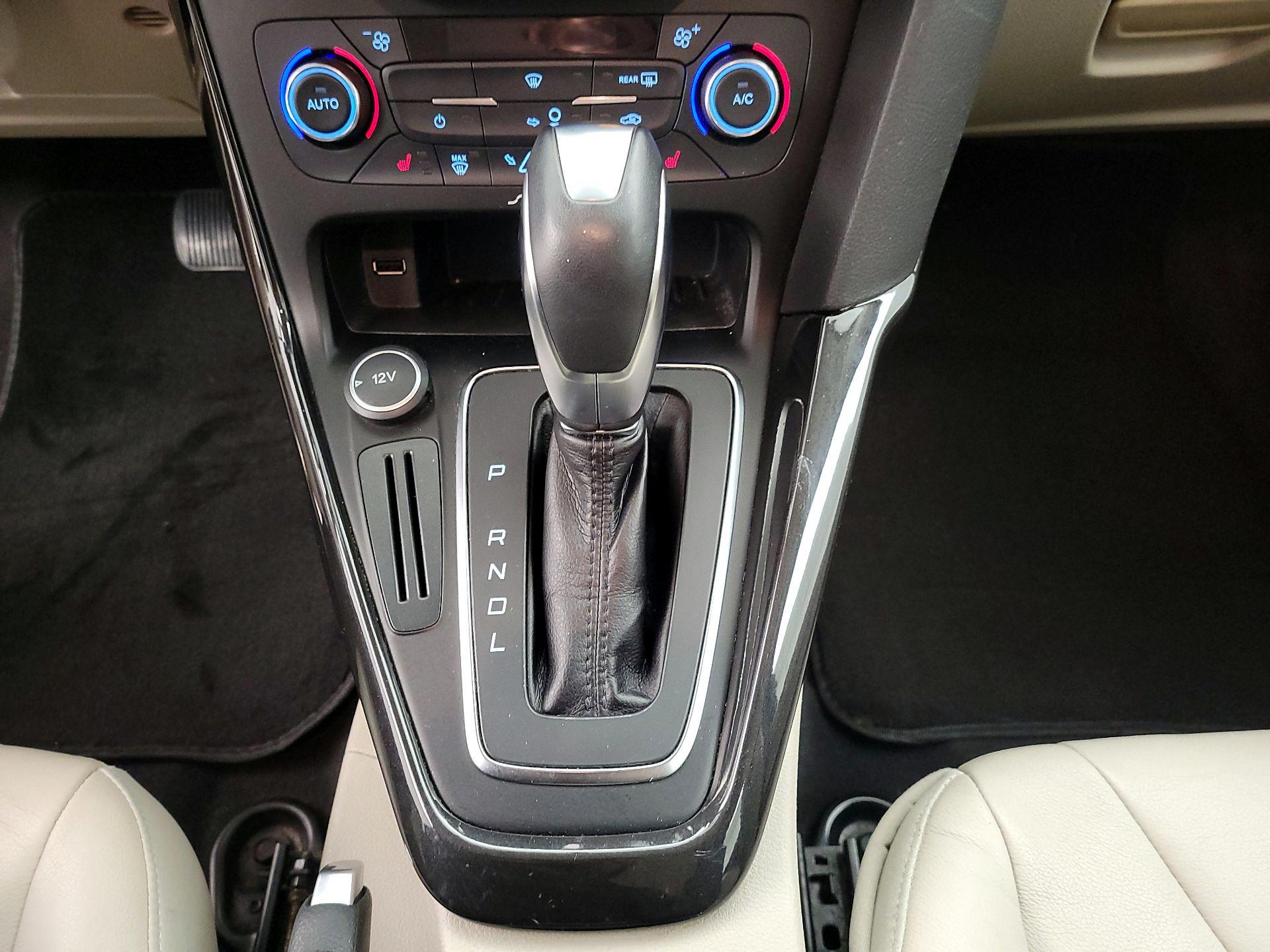 Thumbnail: 2015 Ford Focus - 16