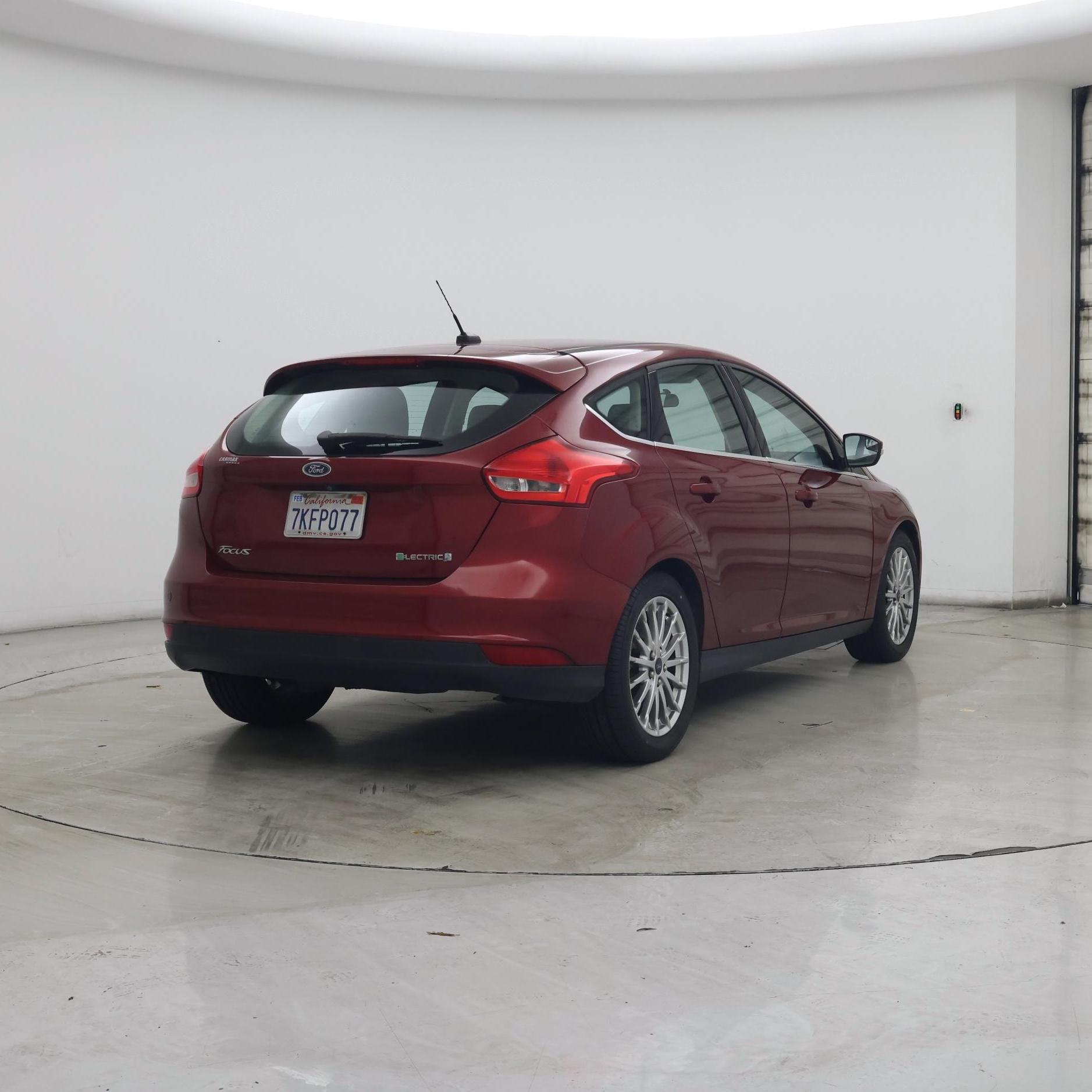 Thumbnail: 2015 Ford Focus - 8