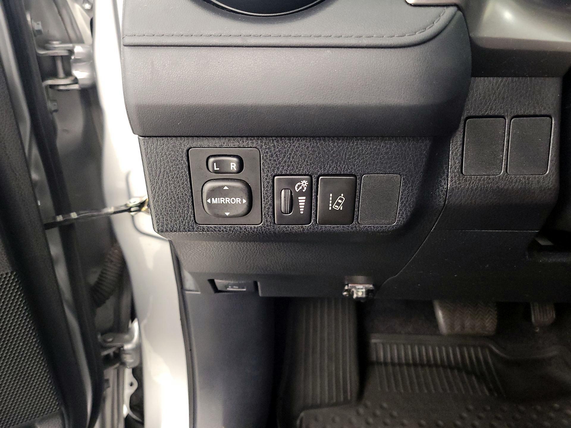 Thumbnail: 2018 Toyota RAV4 - 13