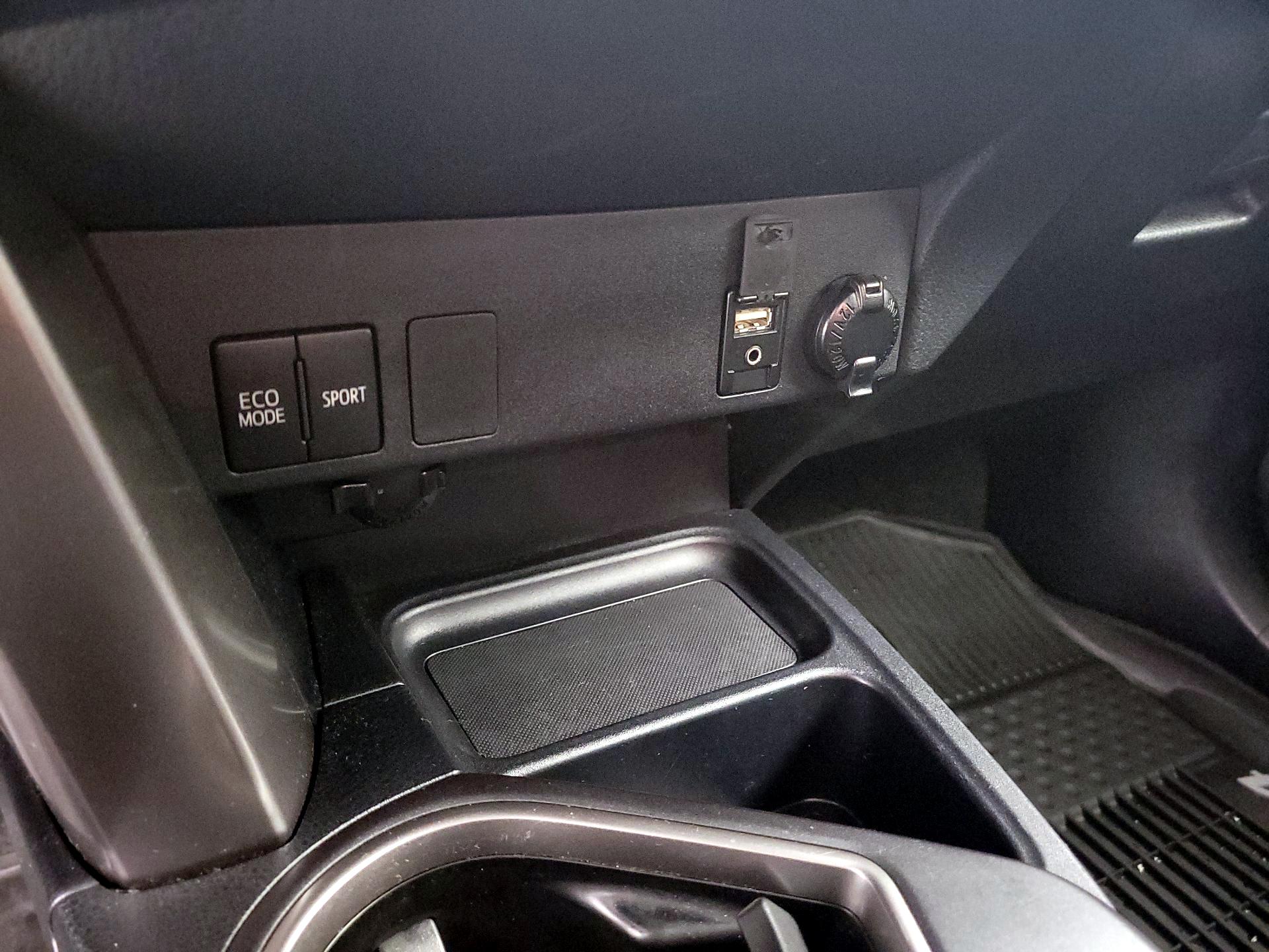 Thumbnail: 2018 Toyota RAV4 - 18