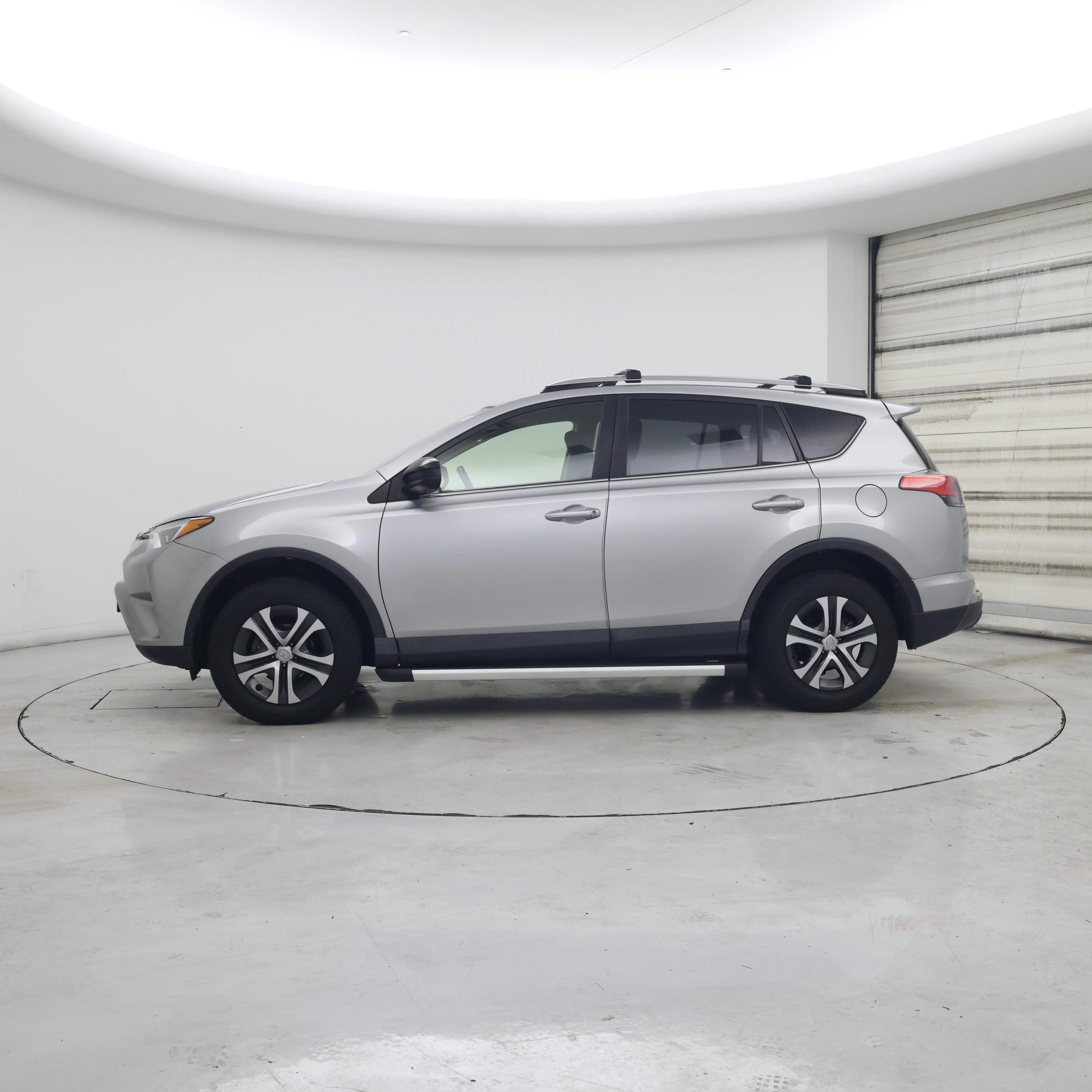 Thumbnail: 2018 Toyota RAV4 - 3