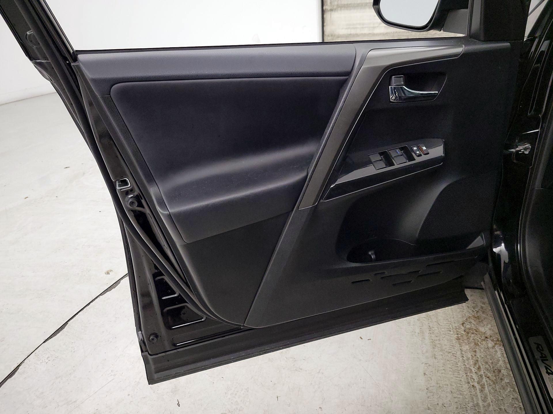 Thumbnail: 2017 Toyota RAV4 - 12