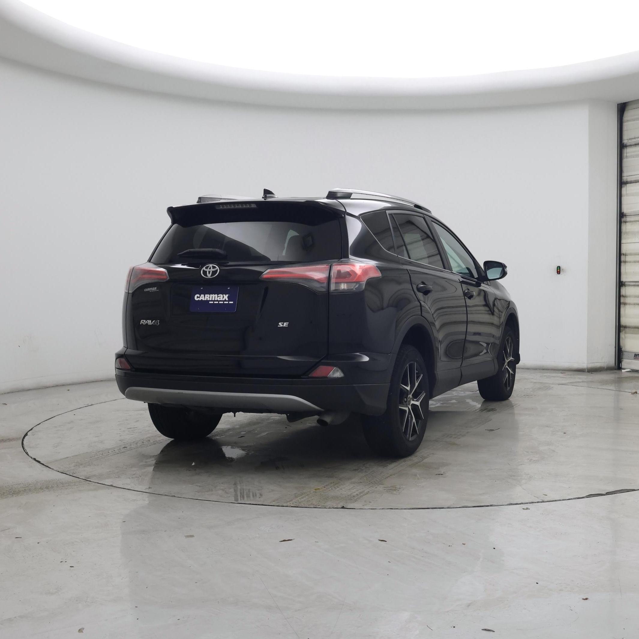 Thumbnail: 2017 Toyota RAV4 - 8