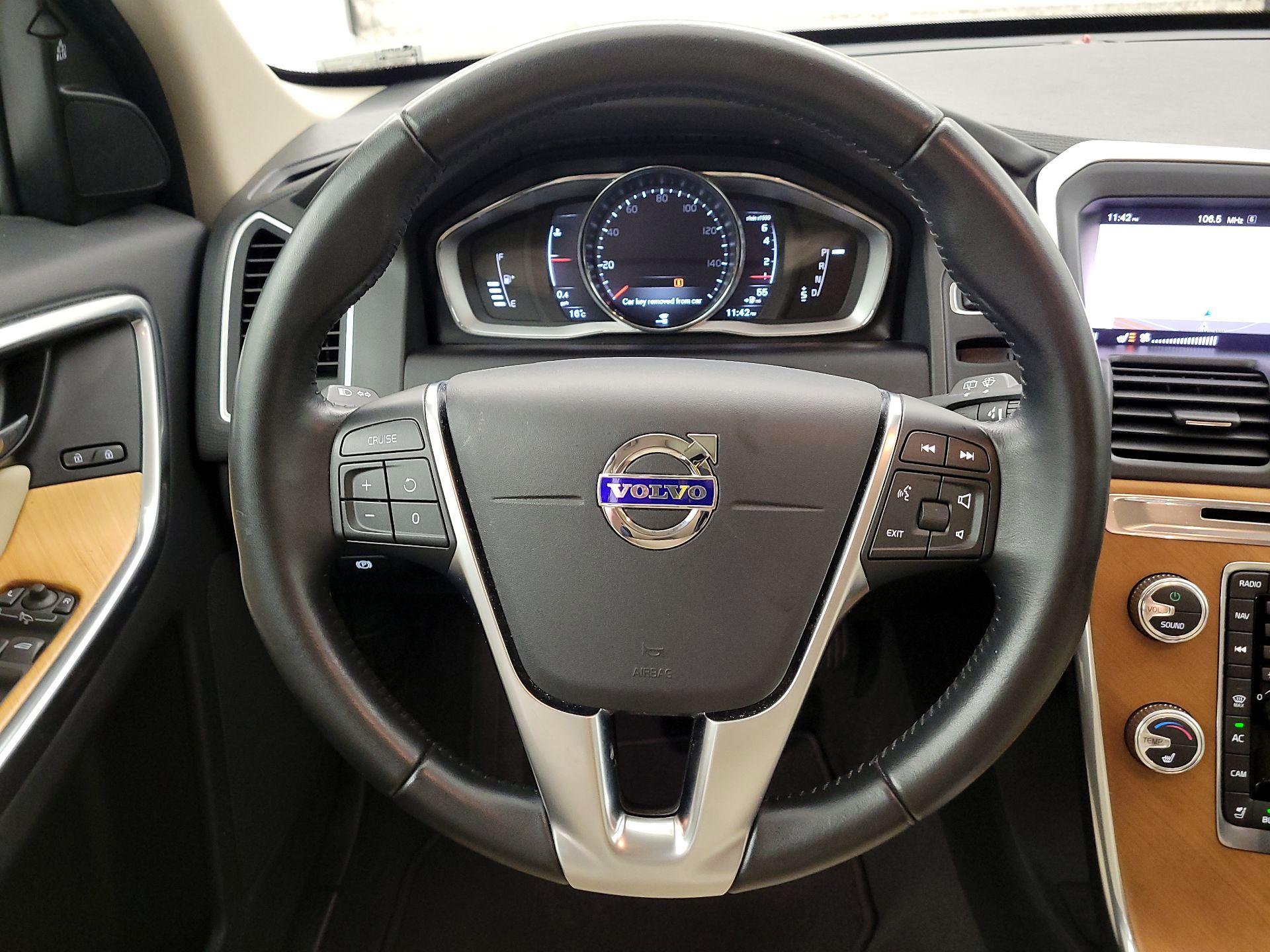 Thumbnail: 2017 Volvo XC60 - 10