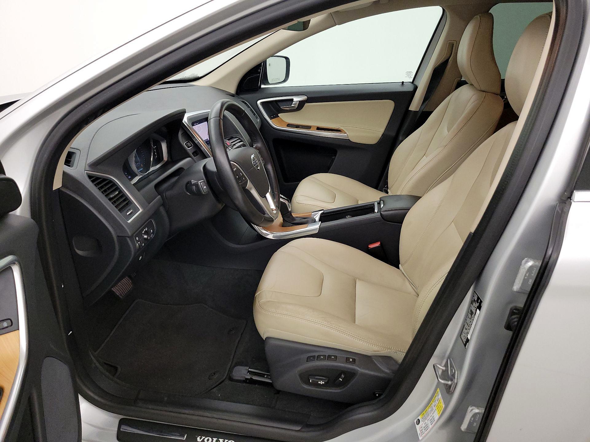 Thumbnail: 2017 Volvo XC60 - 11