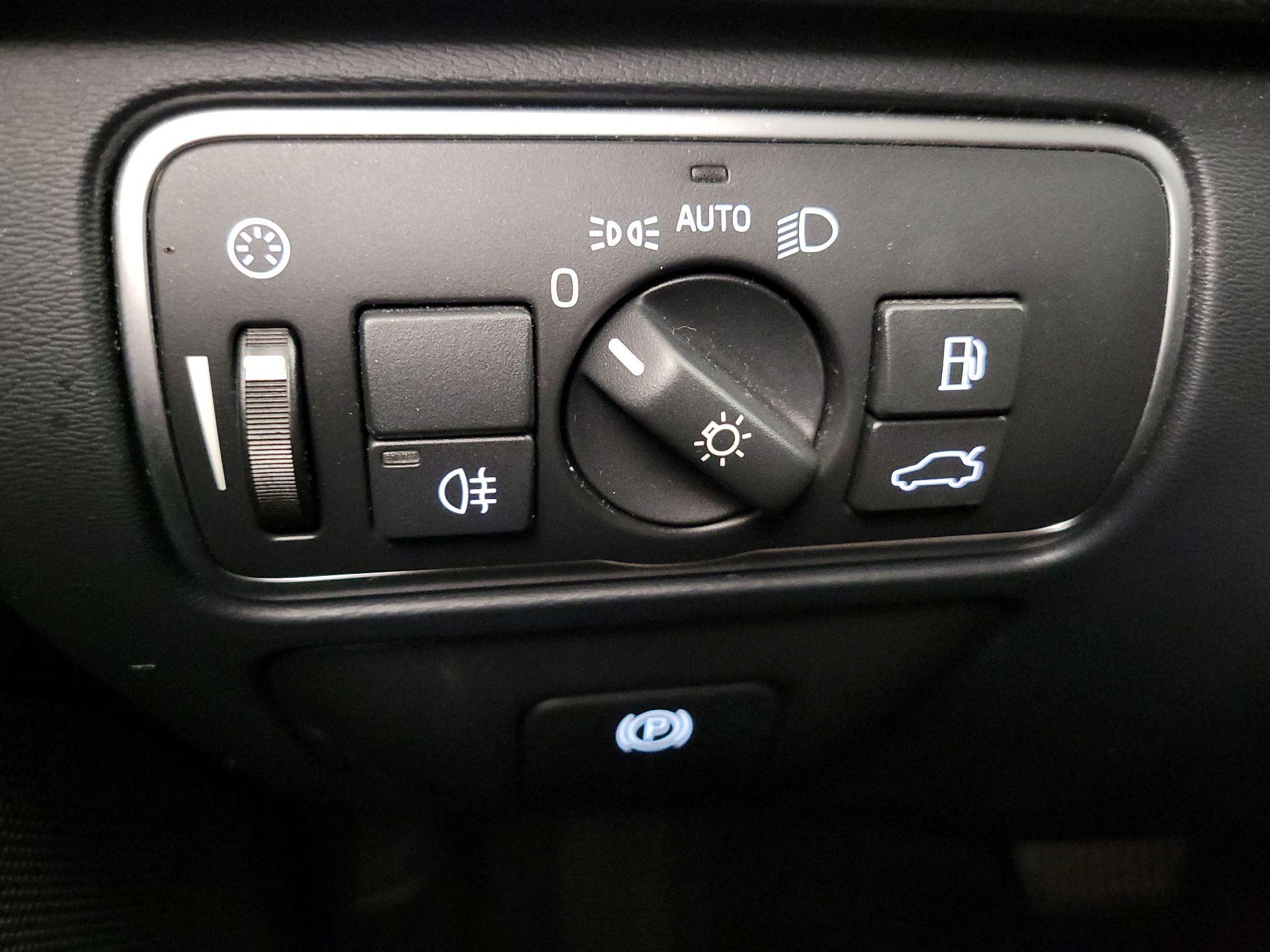 Thumbnail: 2017 Volvo XC60 - 13