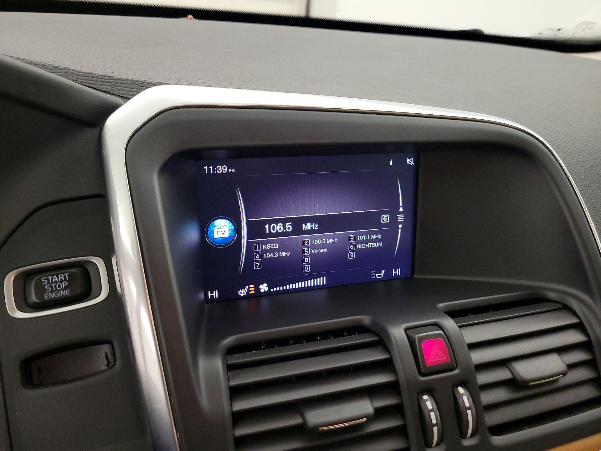 Thumbnail: 2017 Volvo XC60 - 16