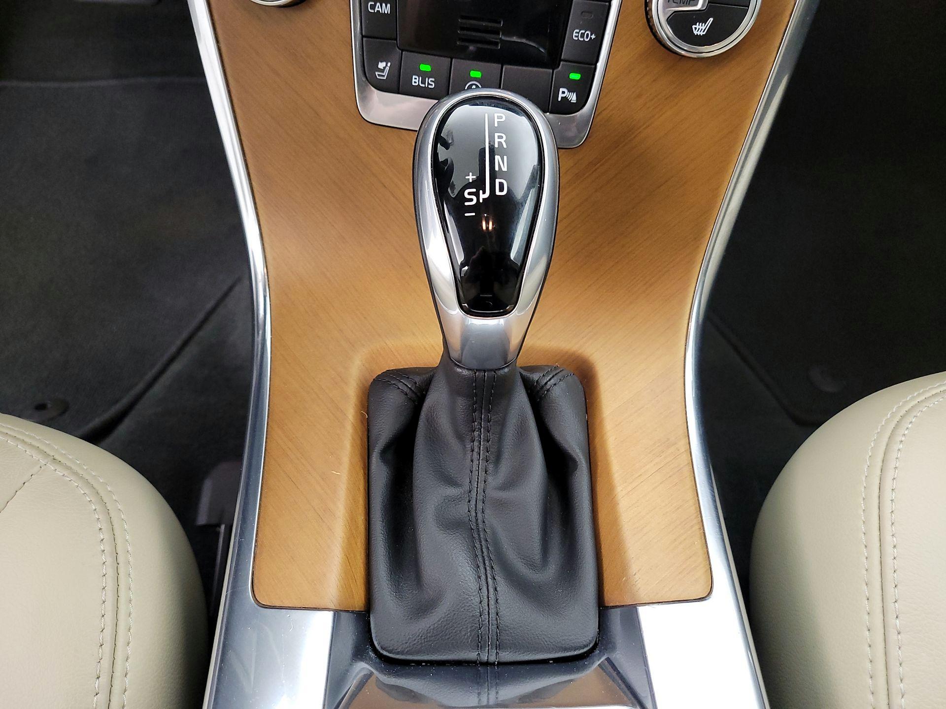 Thumbnail: 2017 Volvo XC60 - 18