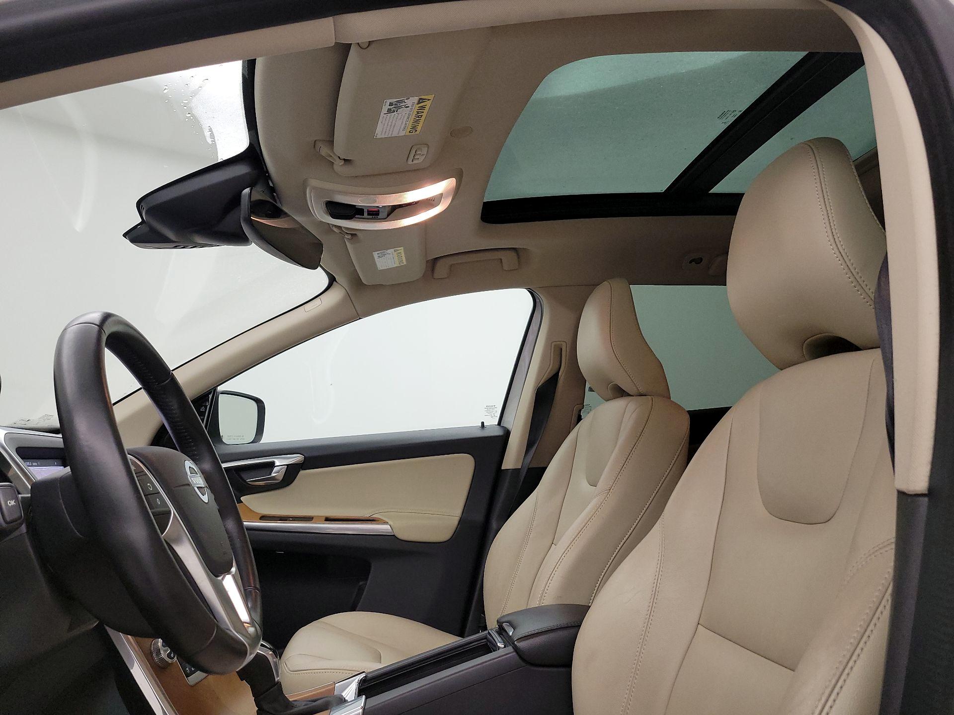 Thumbnail: 2017 Volvo XC60 - 20