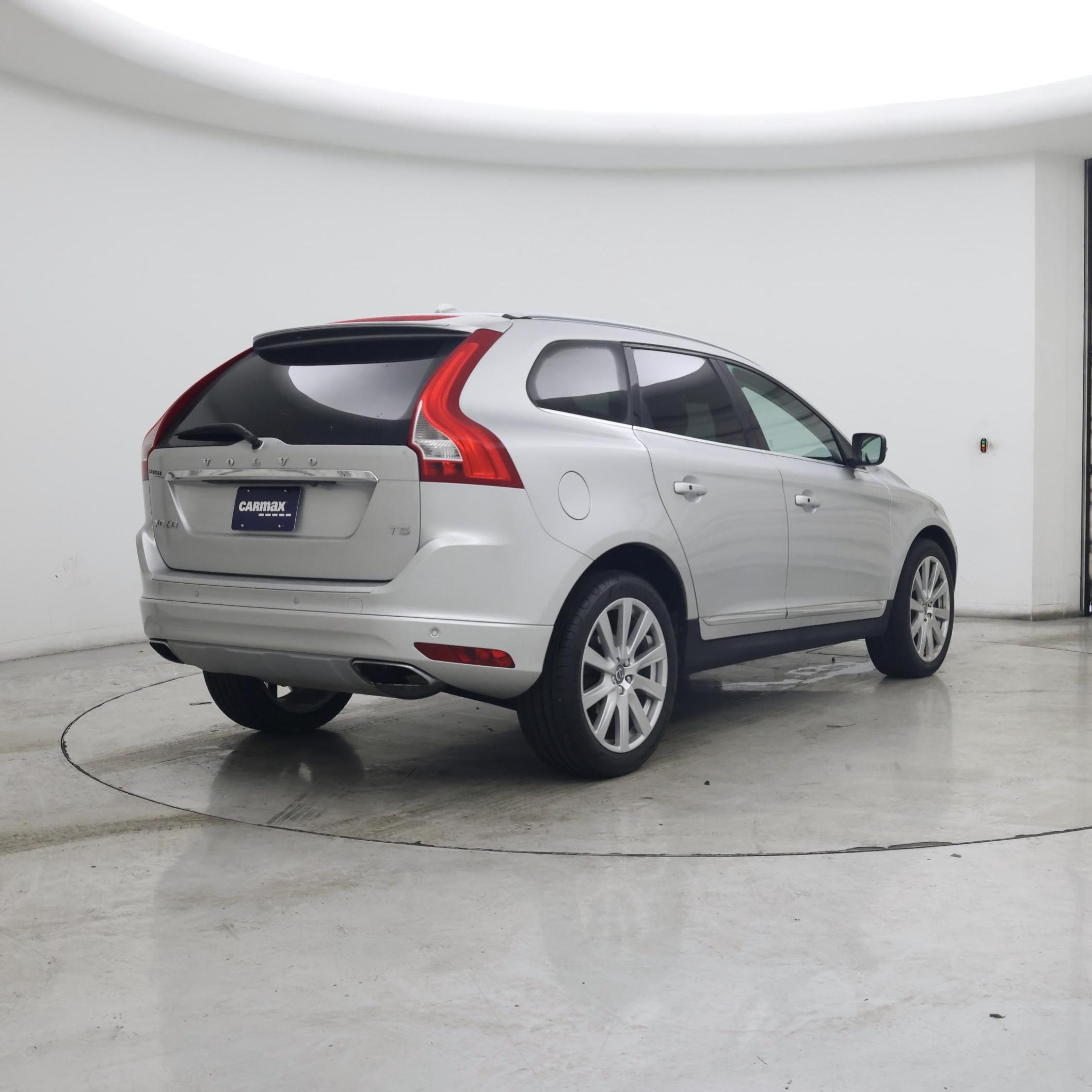 Thumbnail: 2017 Volvo XC60 - 8