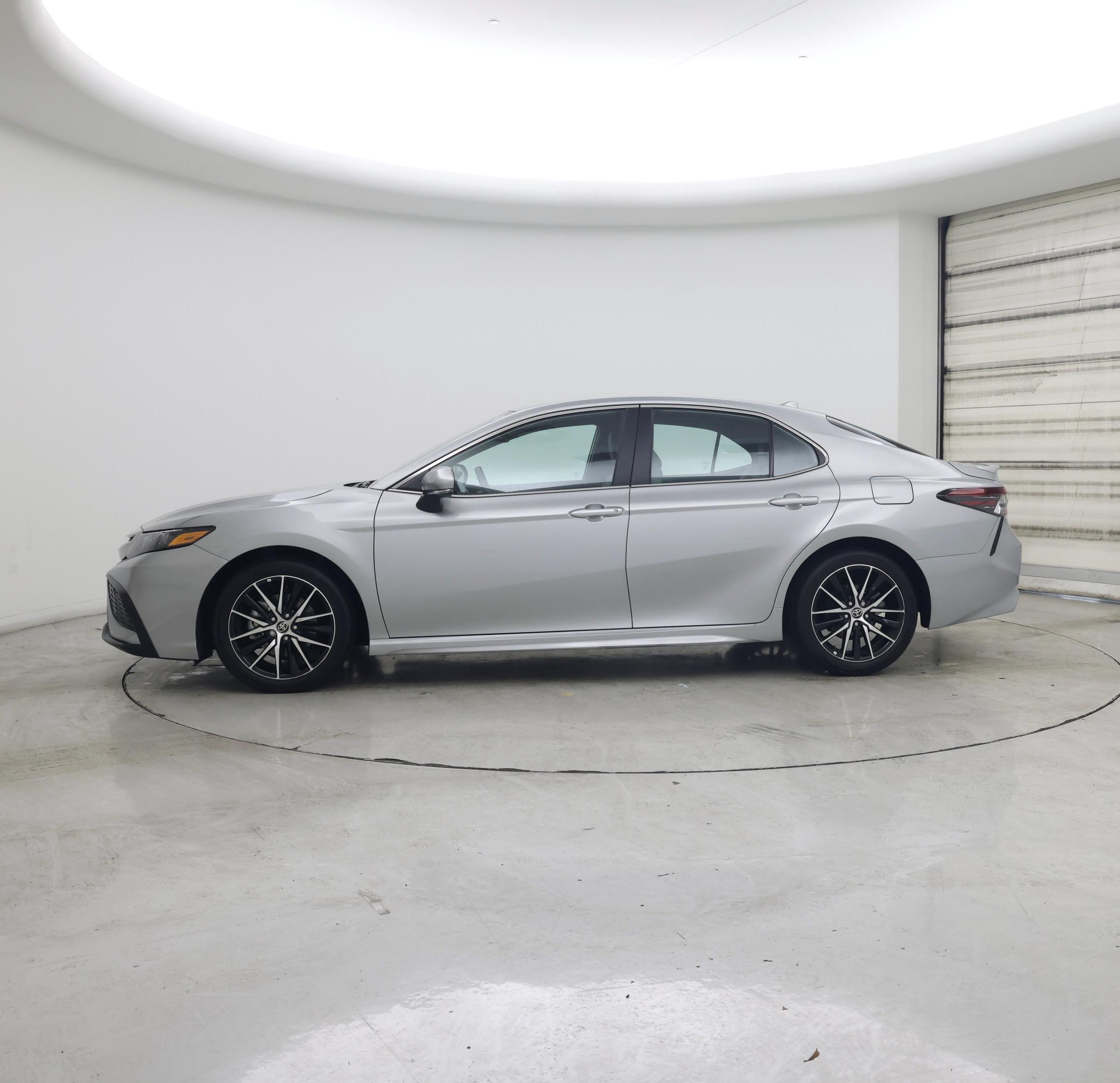 Thumbnail: 2022 Toyota Camry - 3