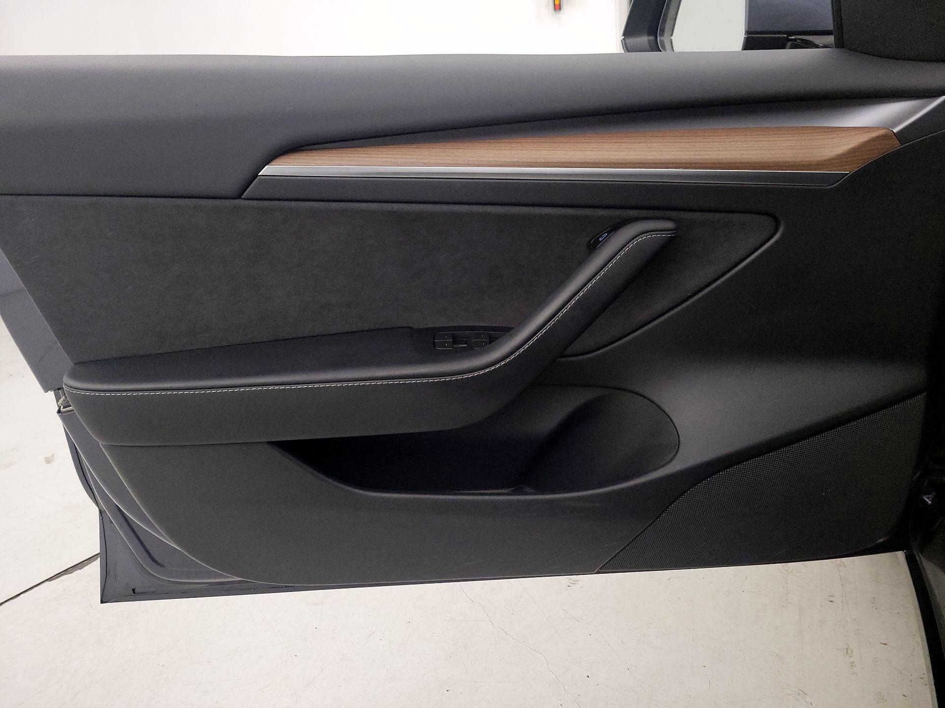 Thumbnail: 2023 Tesla Model 3 - 12