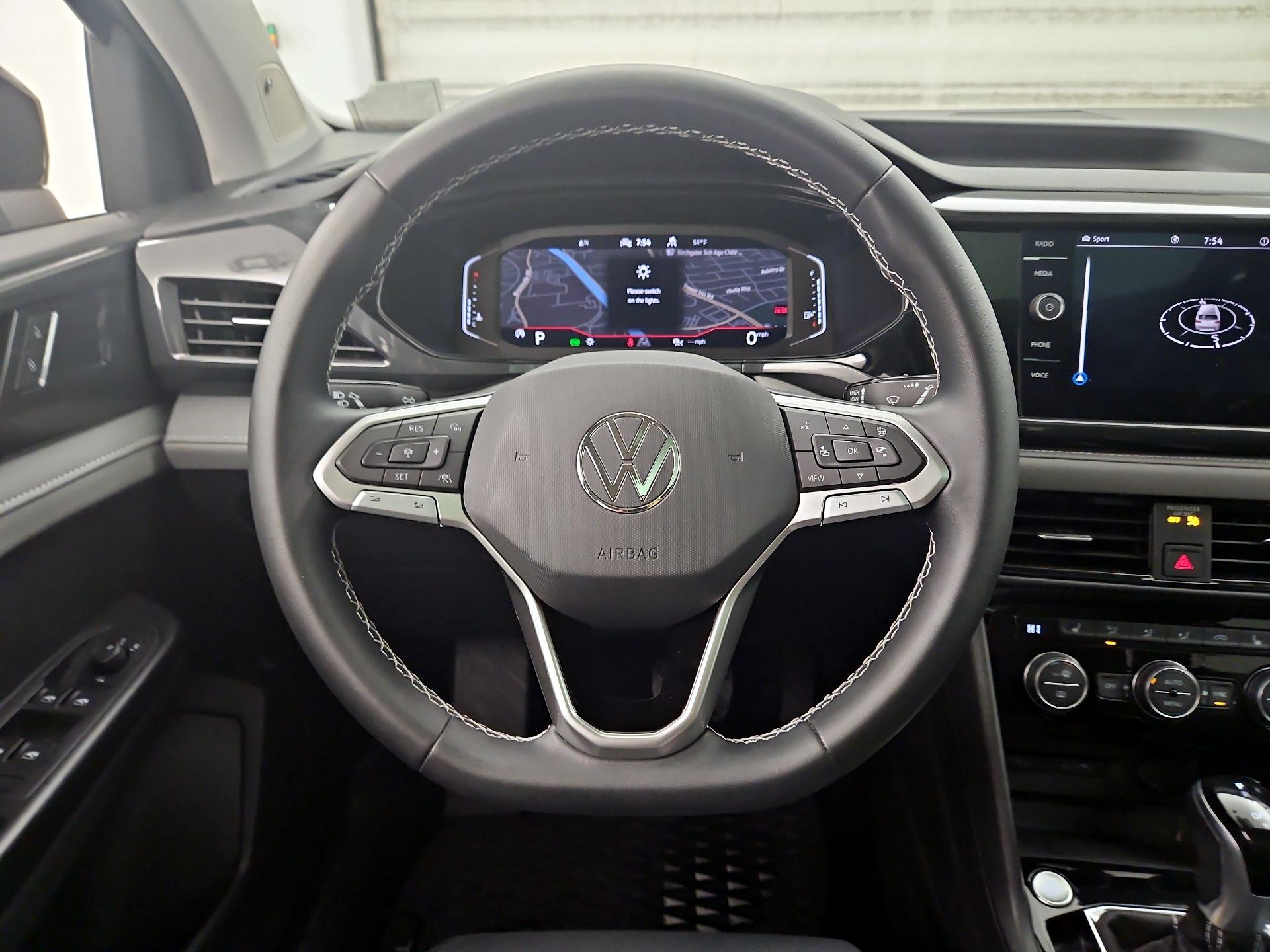 Thumbnail: 2022 Volkswagen Taos - 10