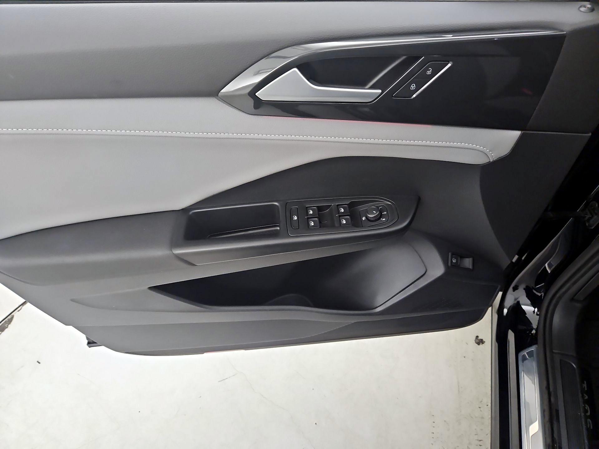 Thumbnail: 2022 Volkswagen Taos - 12
