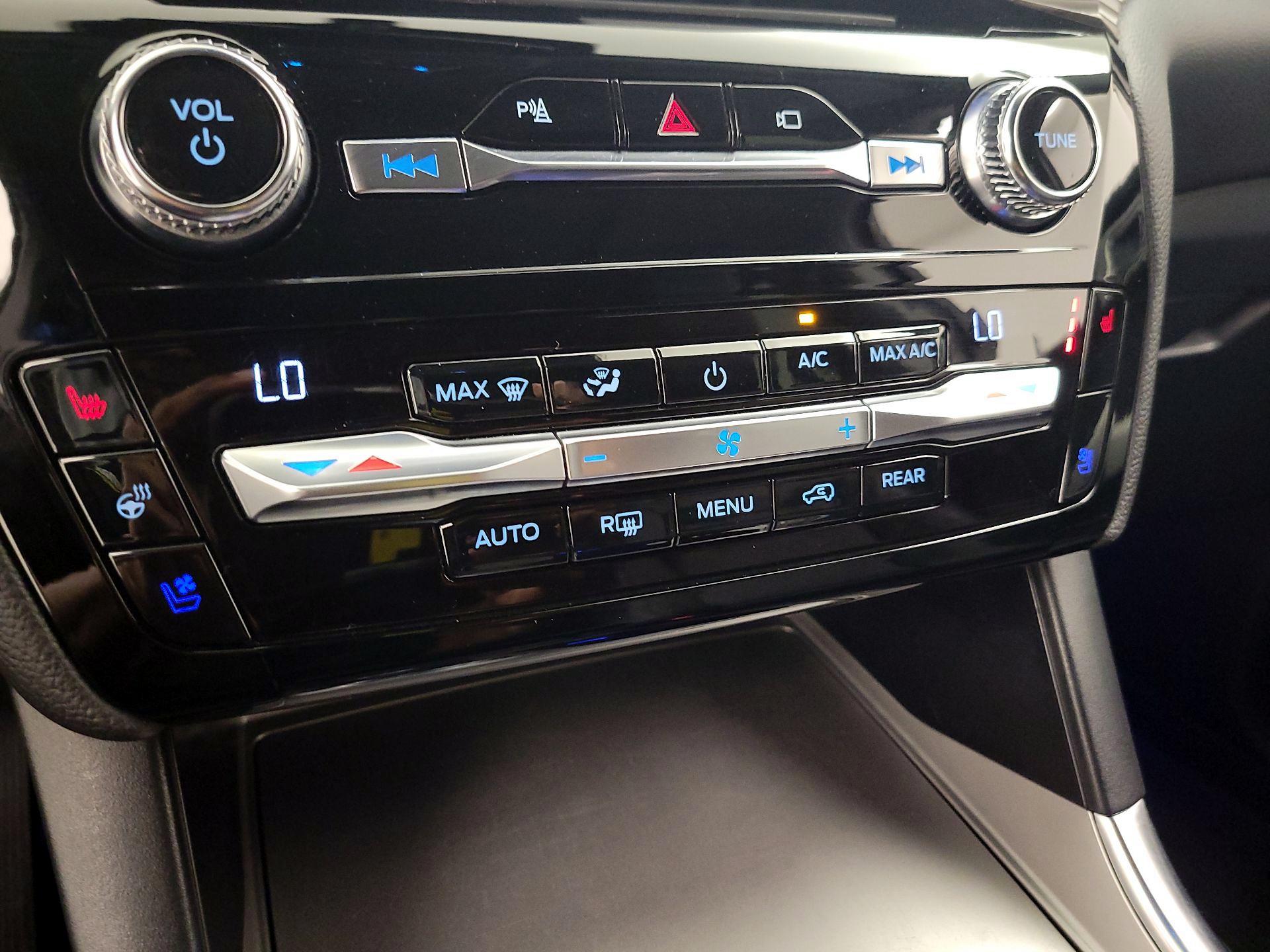 Thumbnail: 2021 Ford Explorer - 15