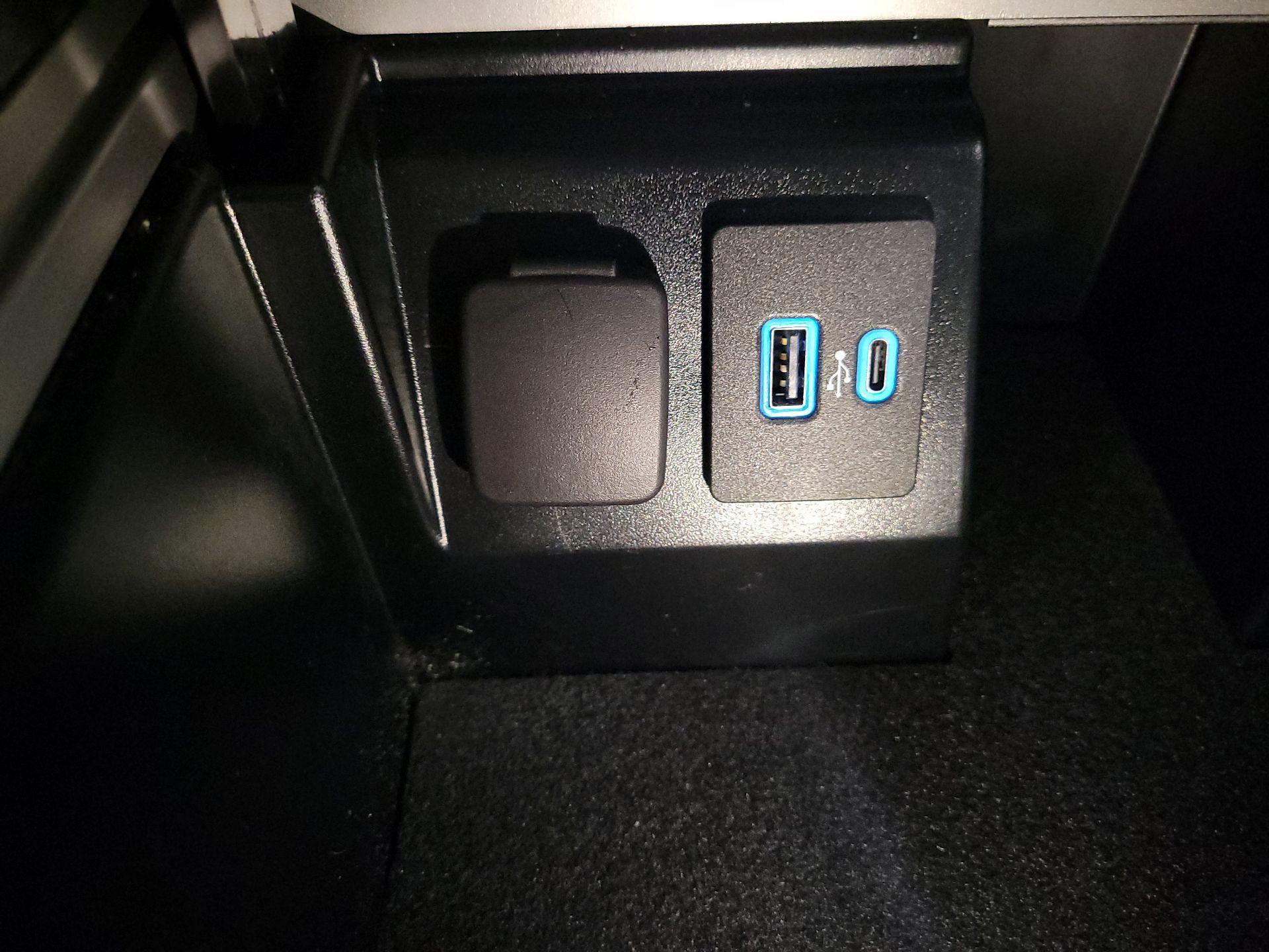 Thumbnail: 2021 Ford Explorer - 17