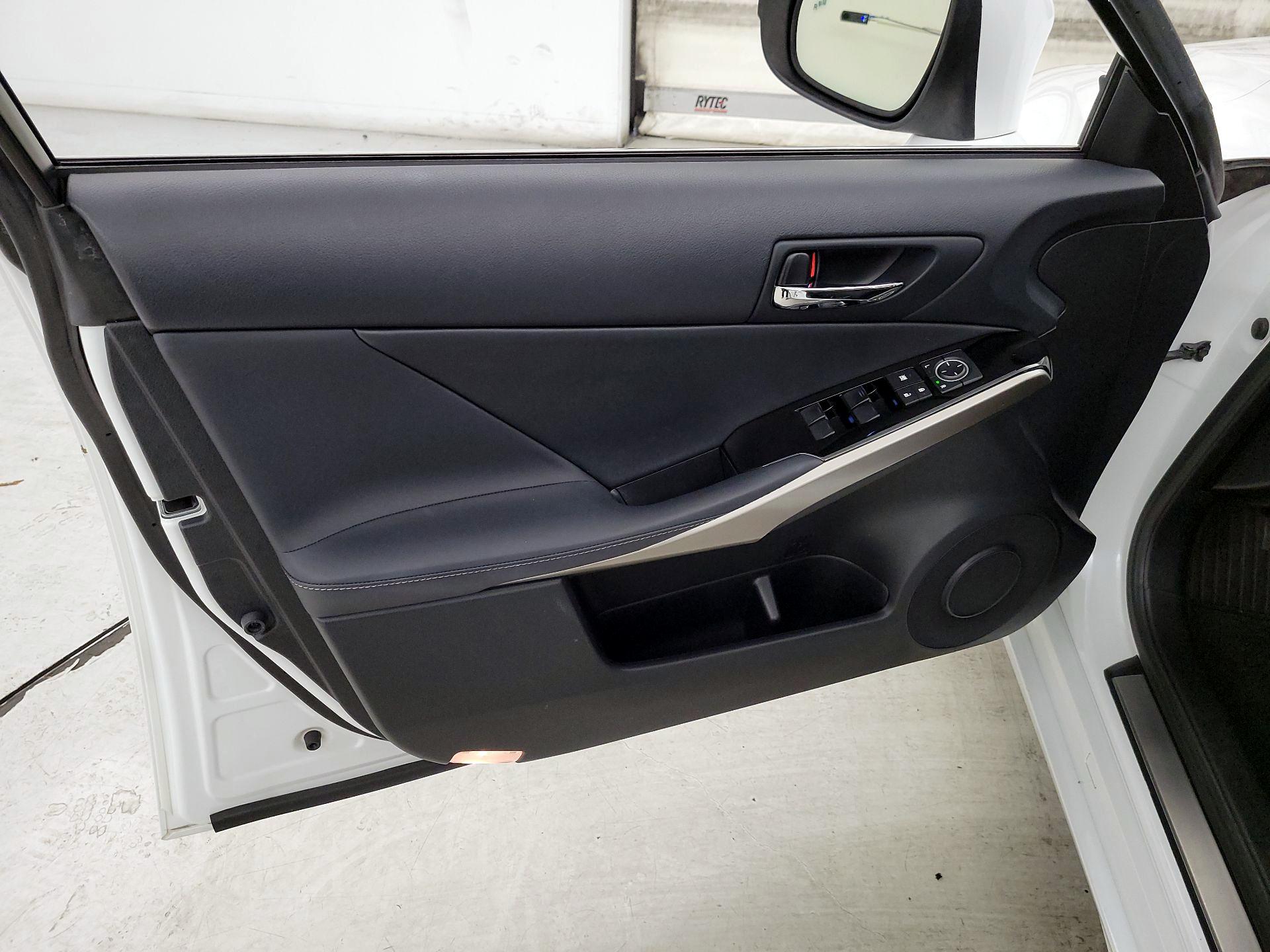 Thumbnail: 2015 Lexus IS - 12