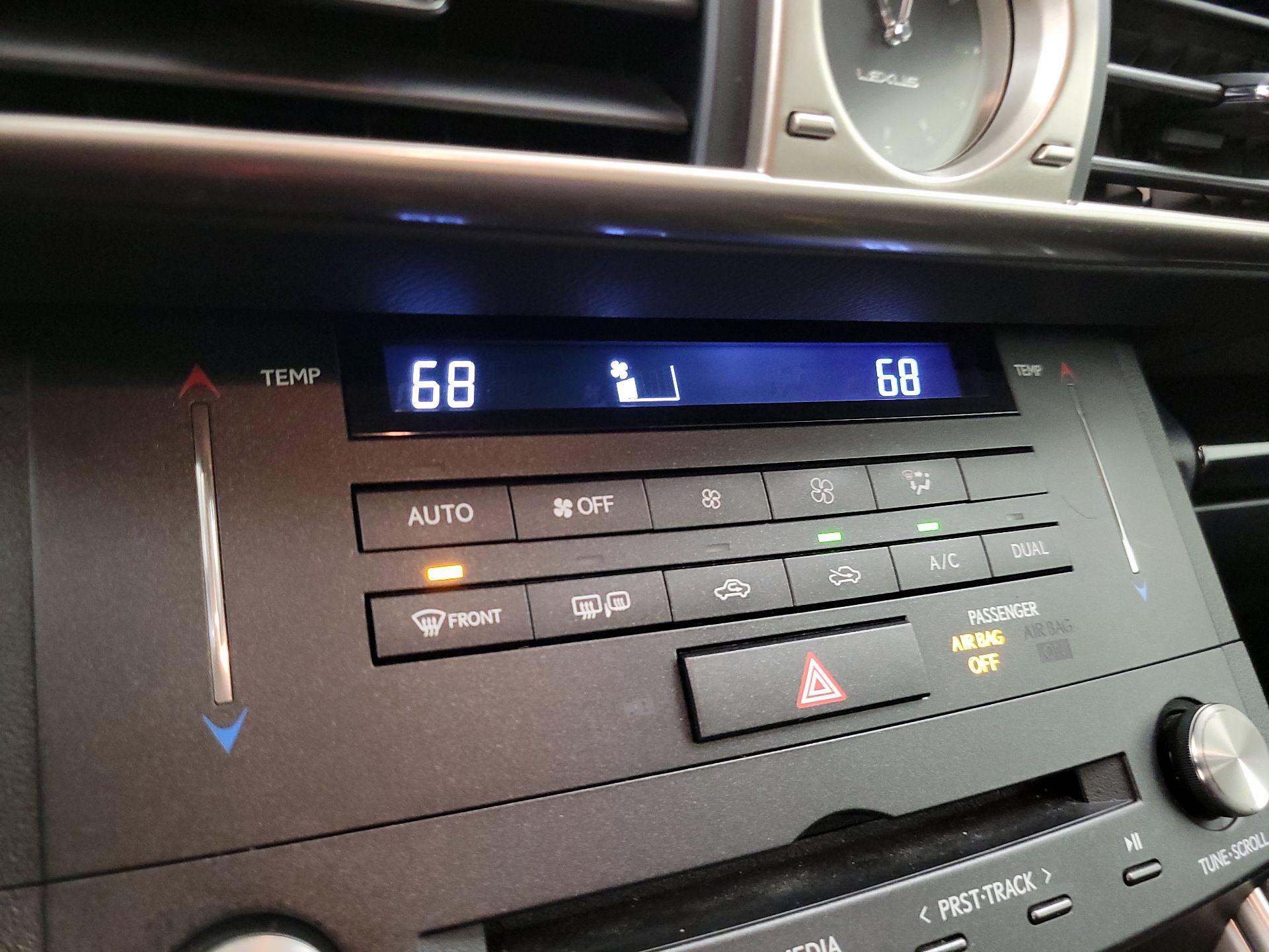 Thumbnail: 2015 Lexus IS - 15