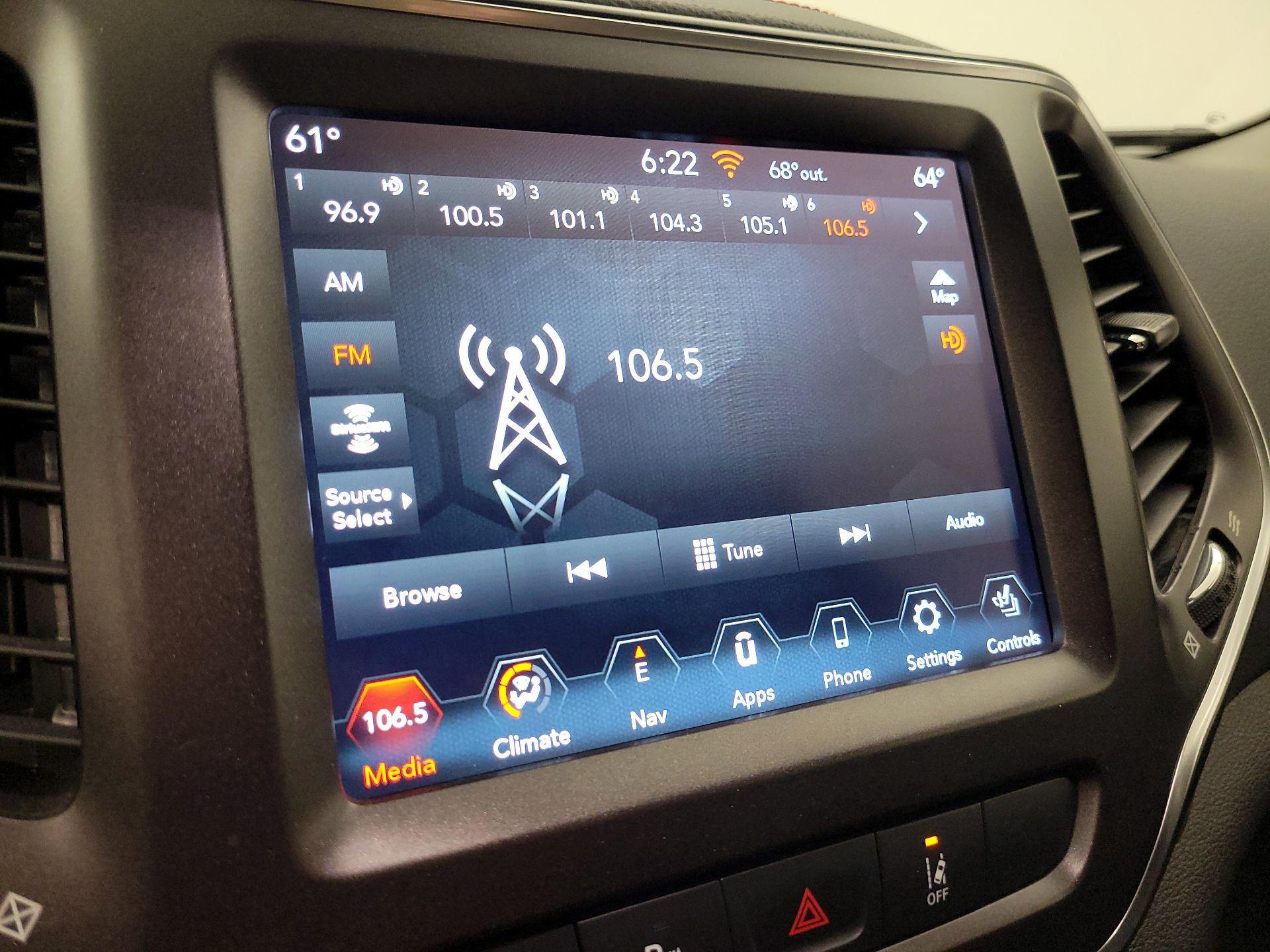 Thumbnail: 2021 Jeep Cherokee - 16