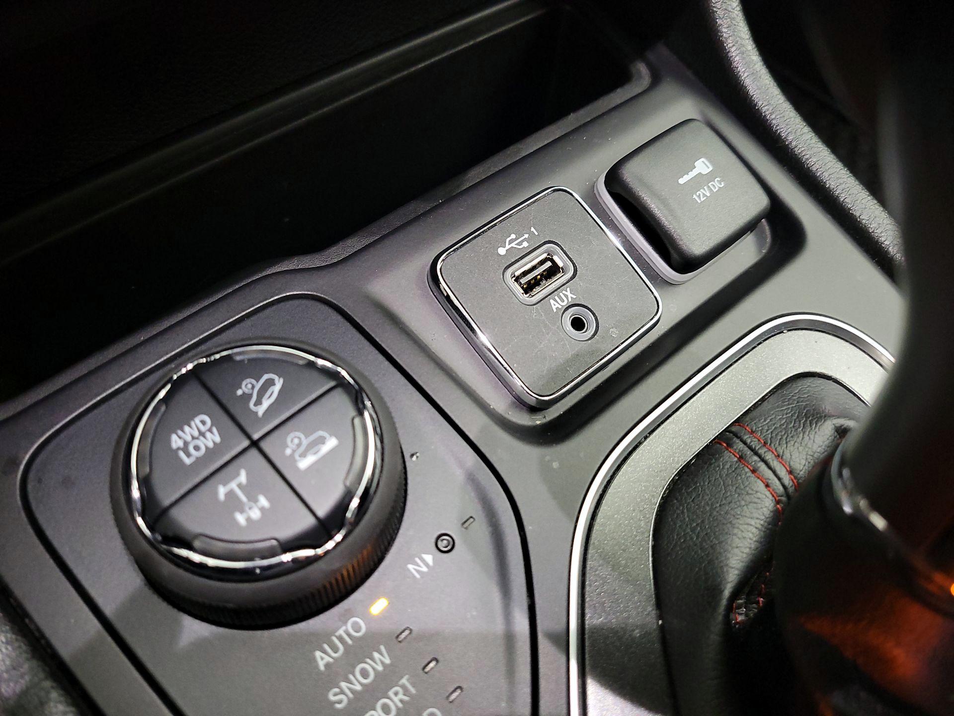 Thumbnail: 2021 Jeep Cherokee - 19