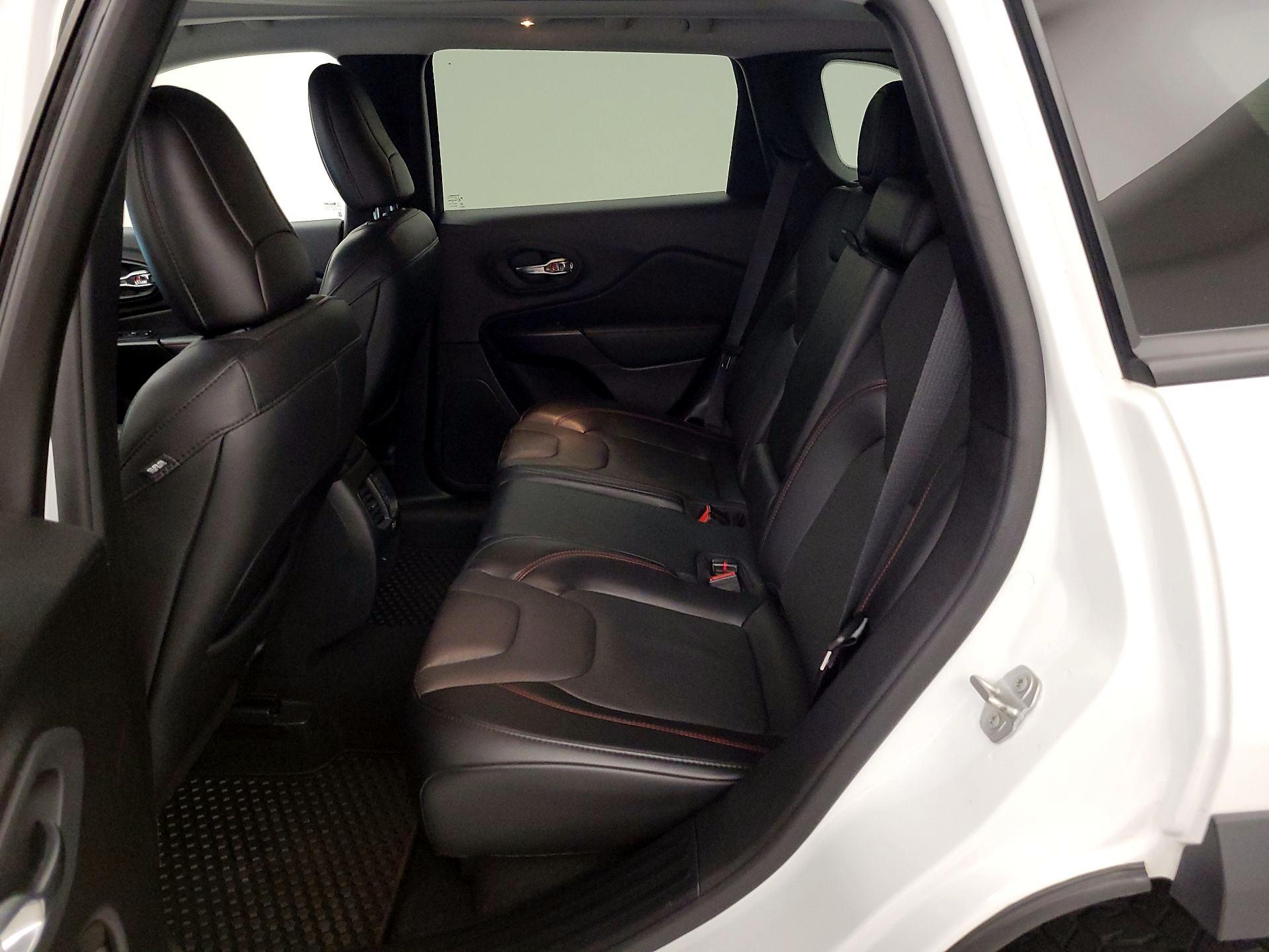 Thumbnail: 2021 Jeep Cherokee - 20