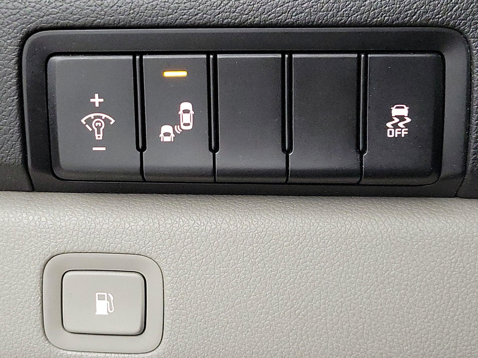 Thumbnail: 2019 Kia Sedona - 13