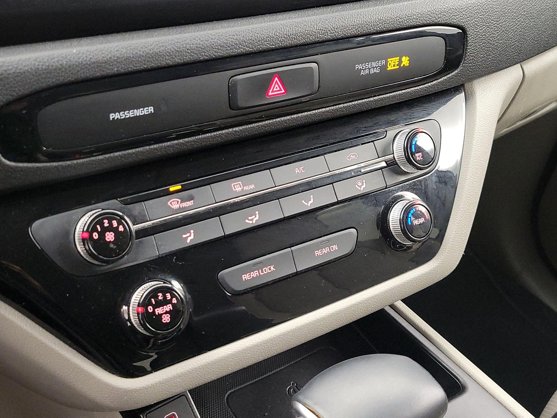 Thumbnail: 2019 Kia Sedona - 16