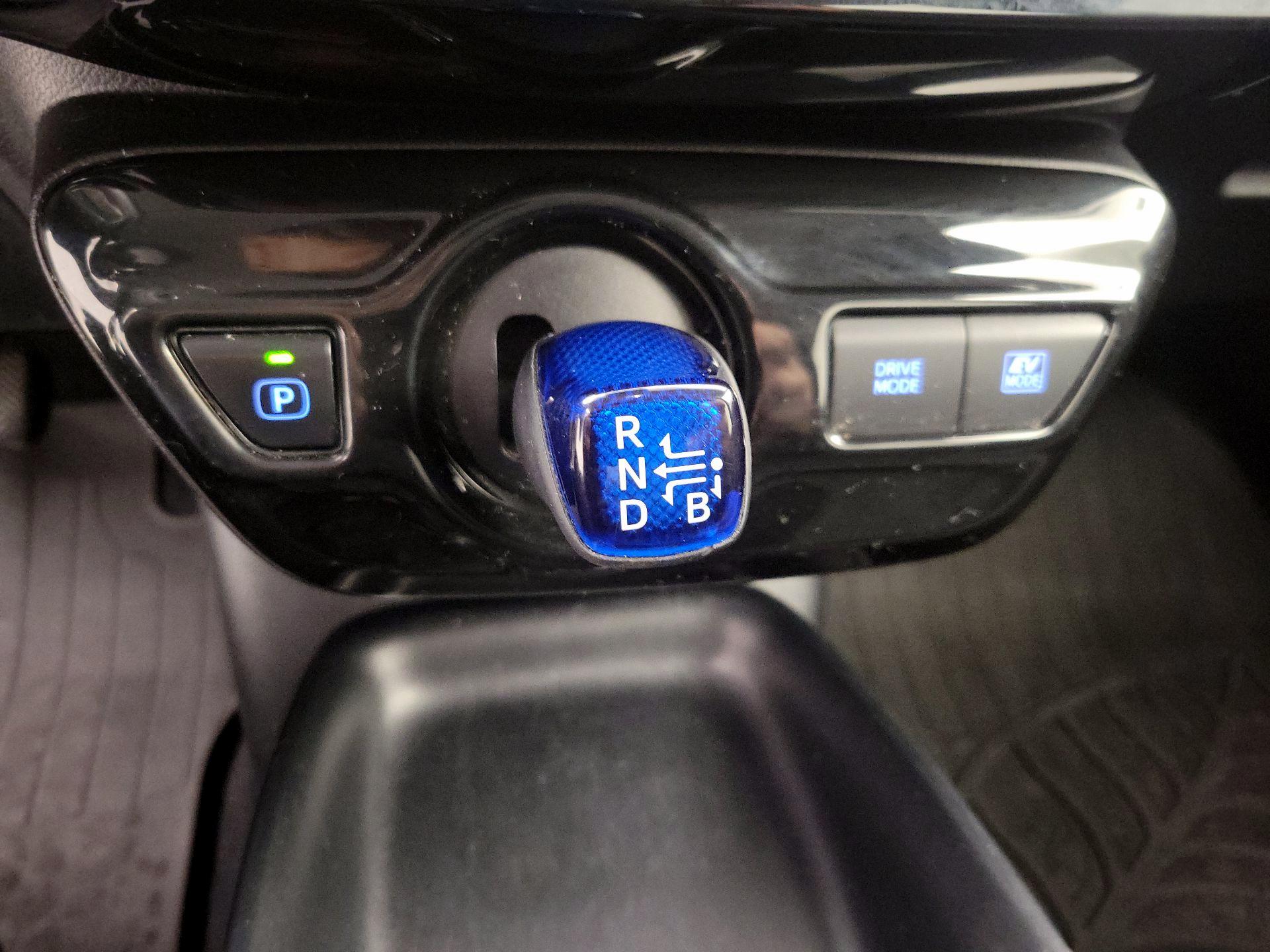 Thumbnail: 2017 Toyota Prius - 17