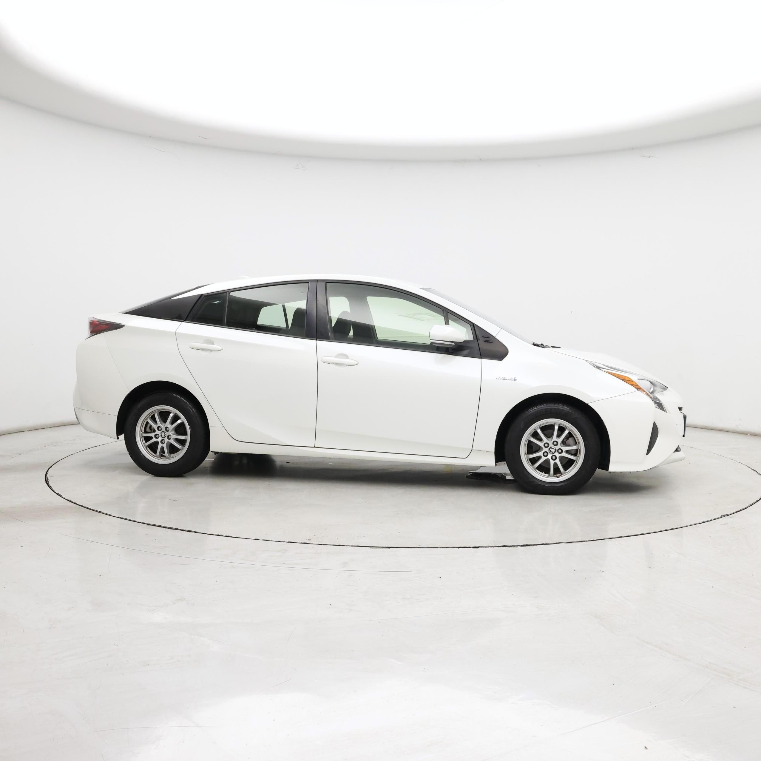 Thumbnail: 2017 Toyota Prius - 7