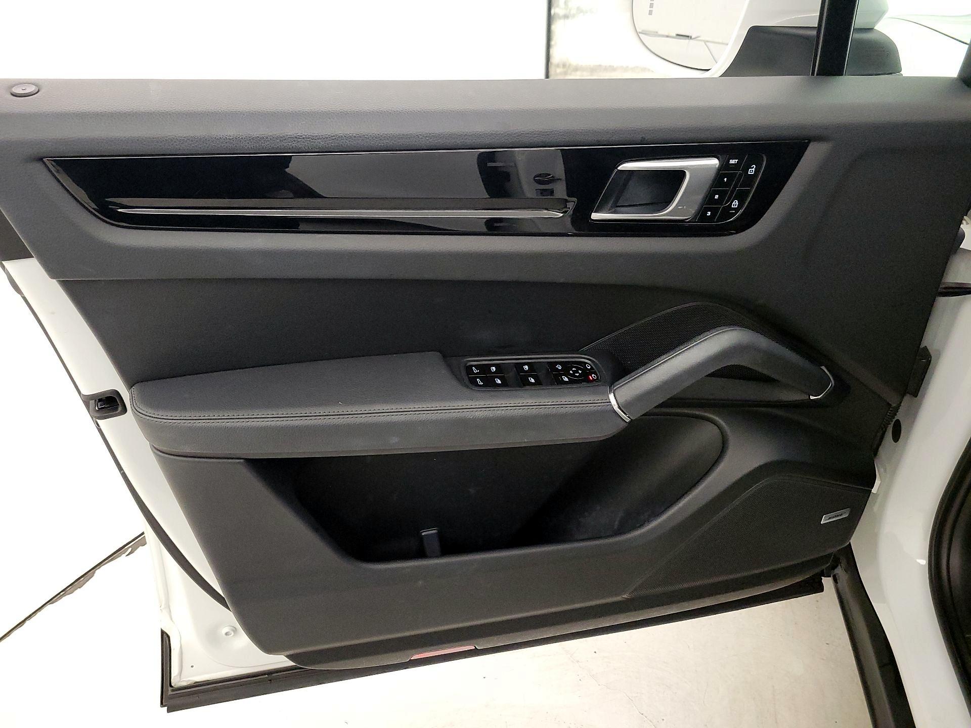 Thumbnail: 2021 Porsche Cayenne - 12