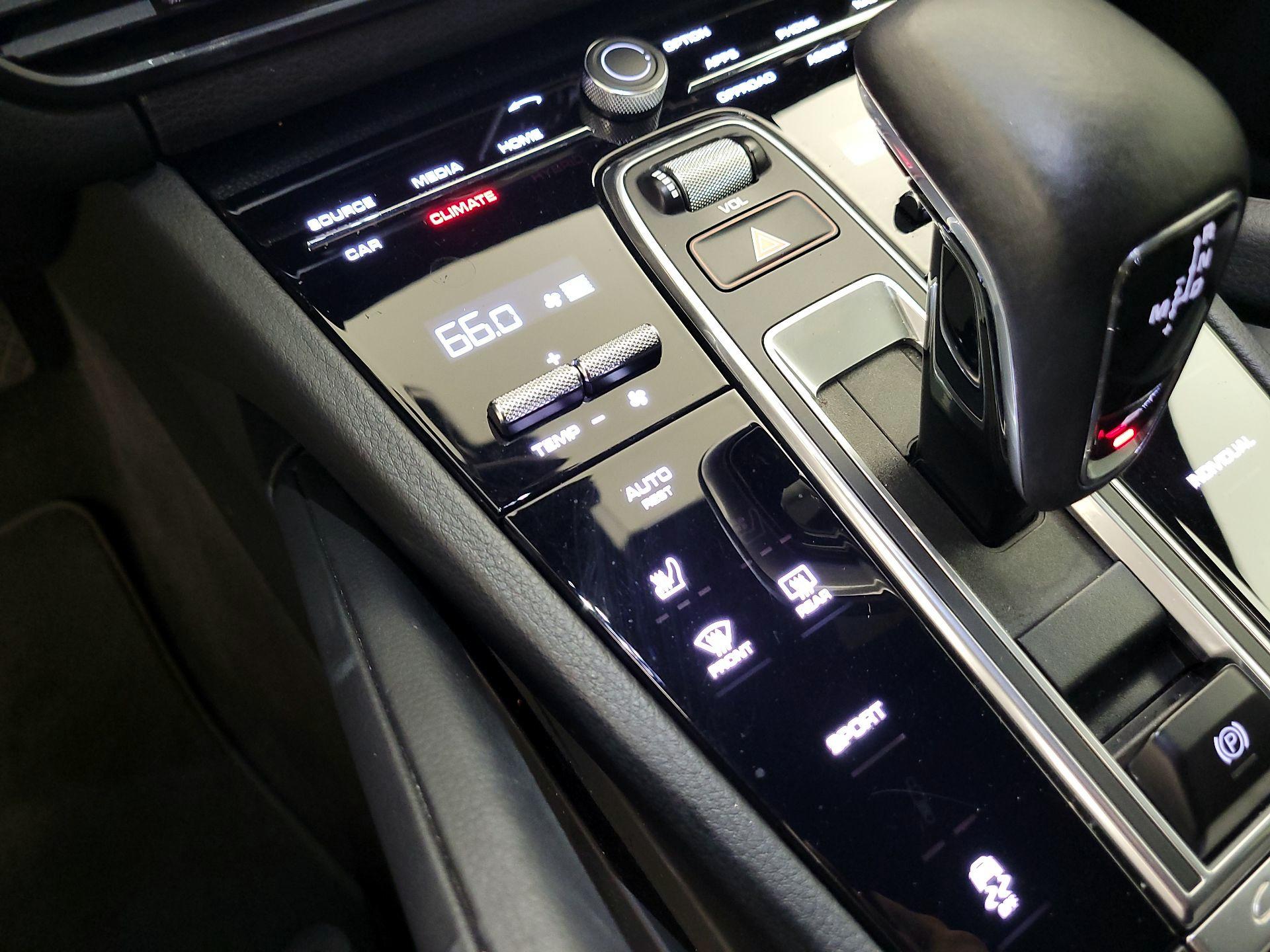 Thumbnail: 2021 Porsche Cayenne - 17