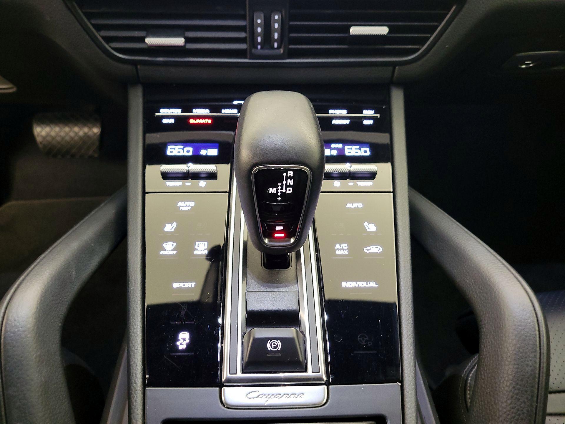 Thumbnail: 2021 Porsche Cayenne - 18