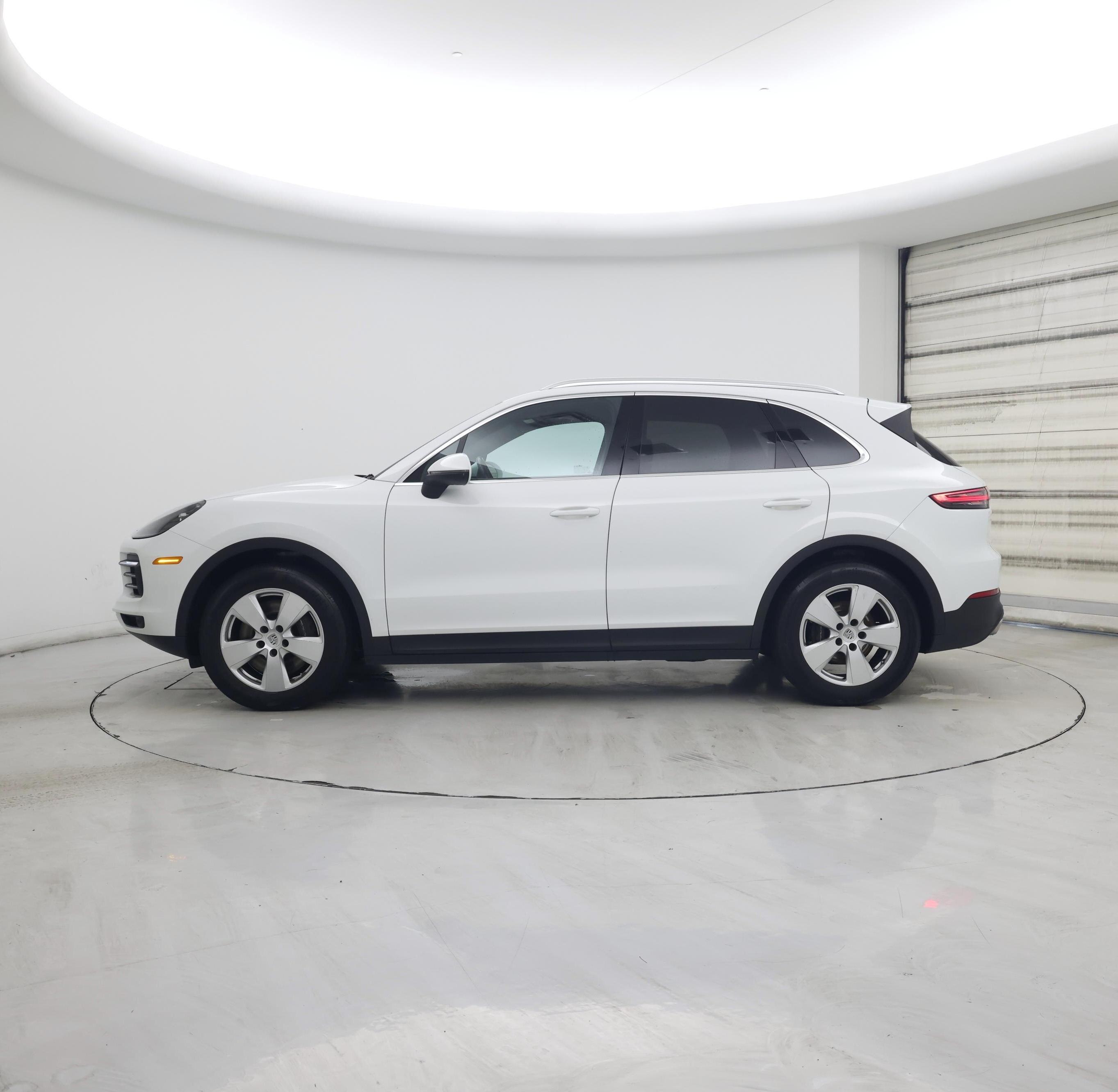 Thumbnail: 2021 Porsche Cayenne - 3