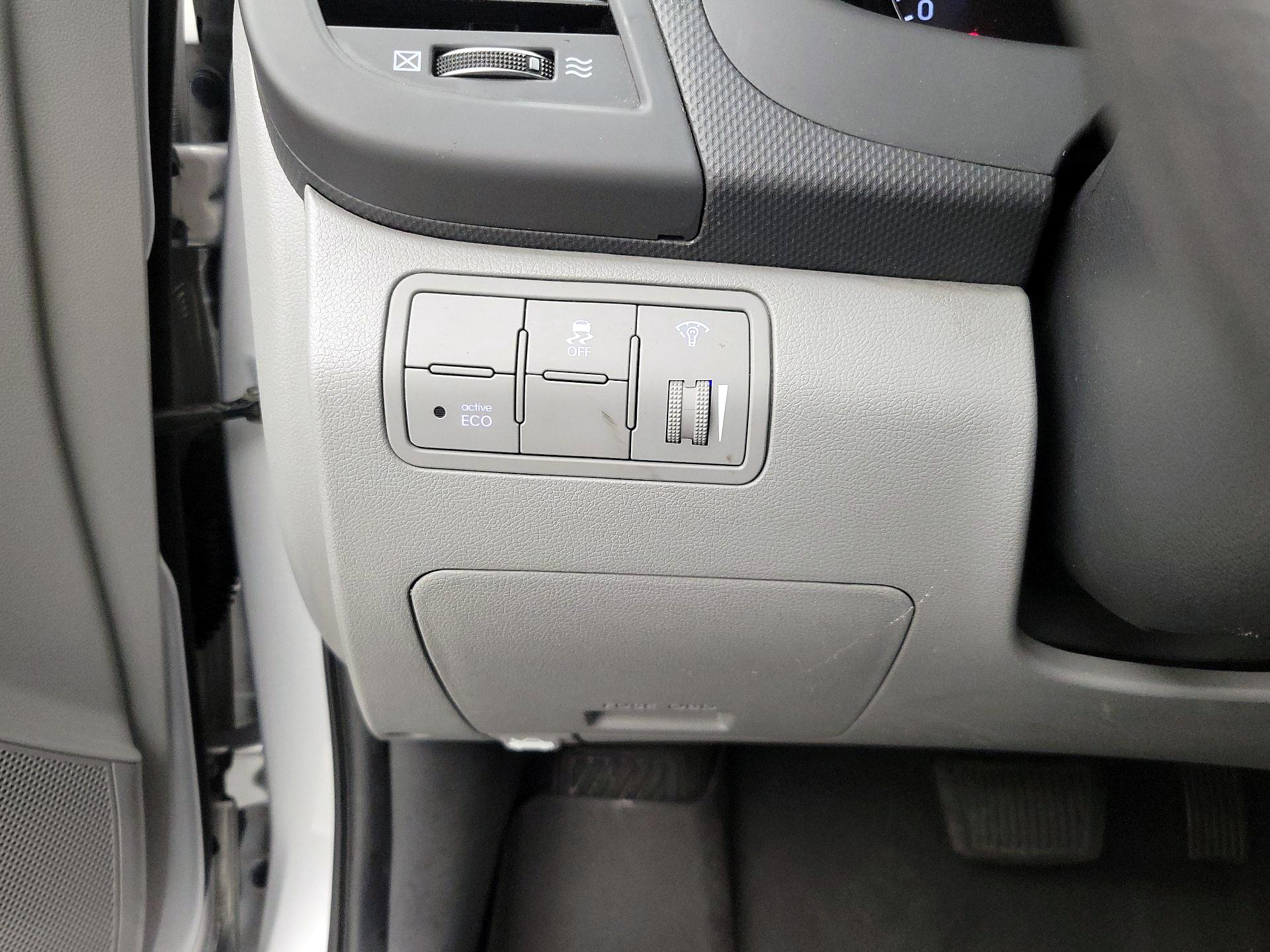 Thumbnail: 2016 Hyundai Accent - 13