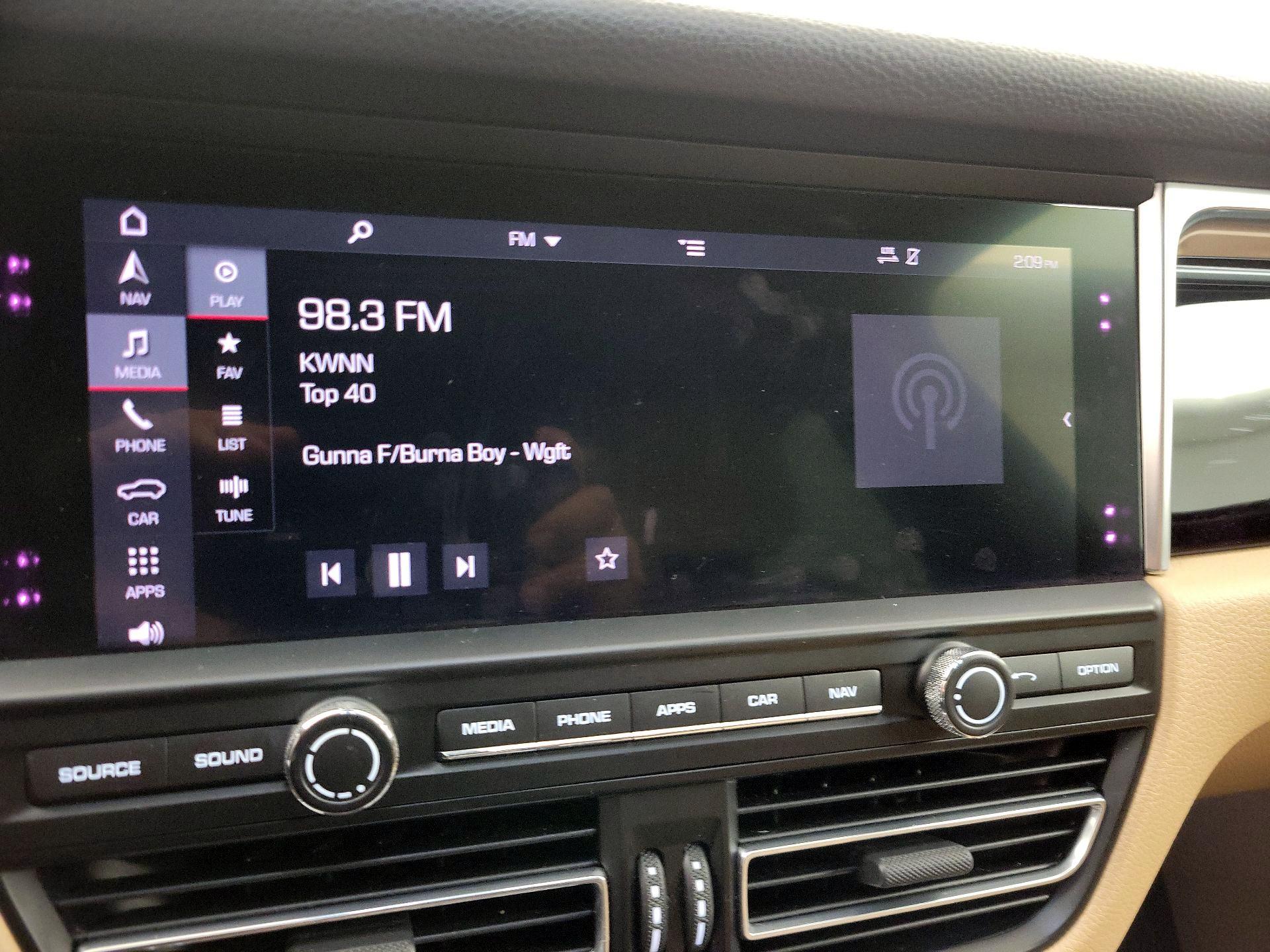 Thumbnail: 2019 Porsche Macan - 16