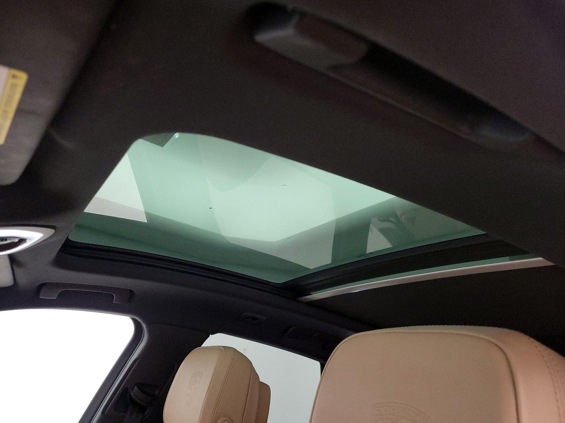 Thumbnail: 2019 Porsche Macan - 19