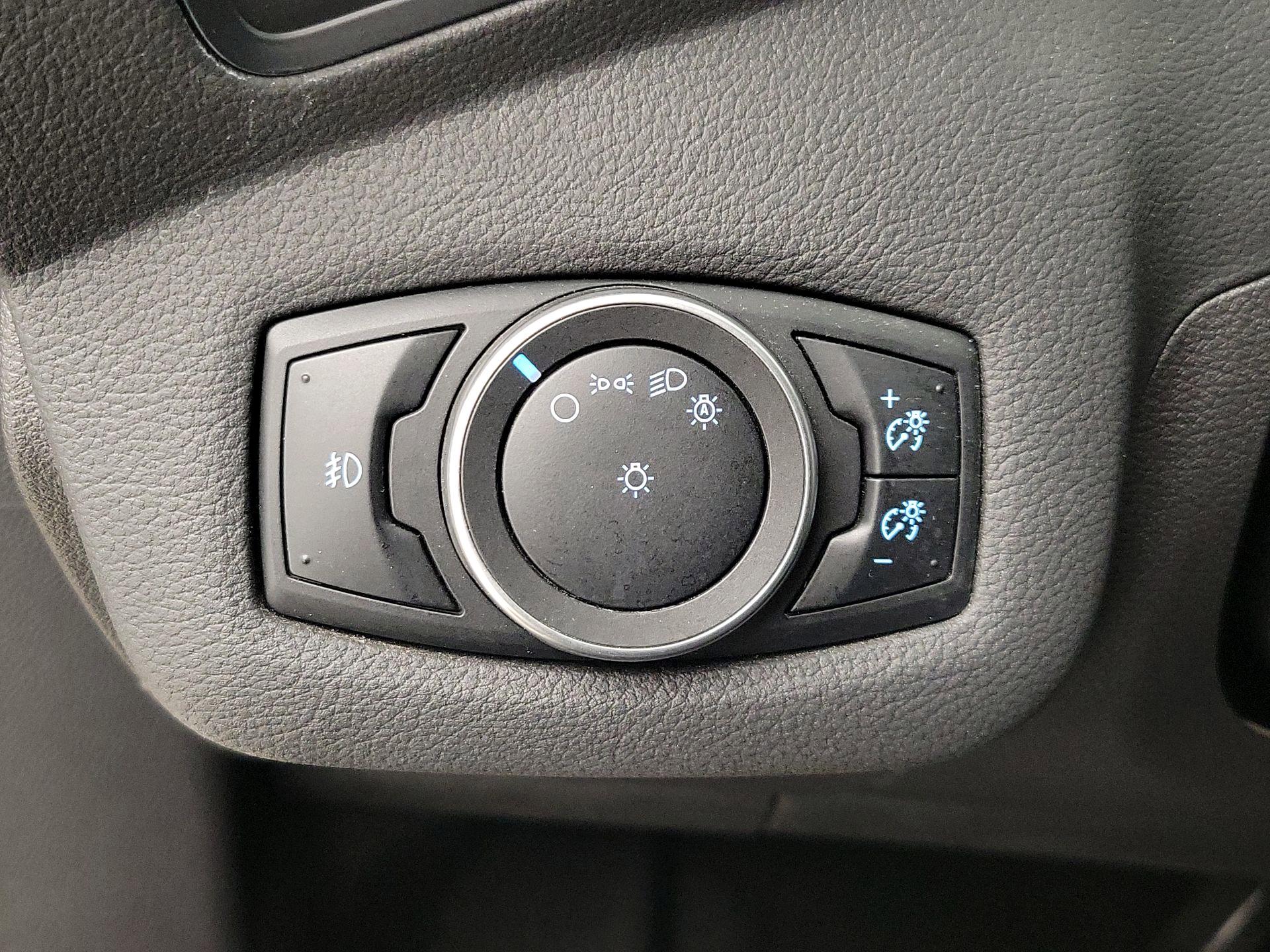 Thumbnail: 2016 Ford C-Max - 13